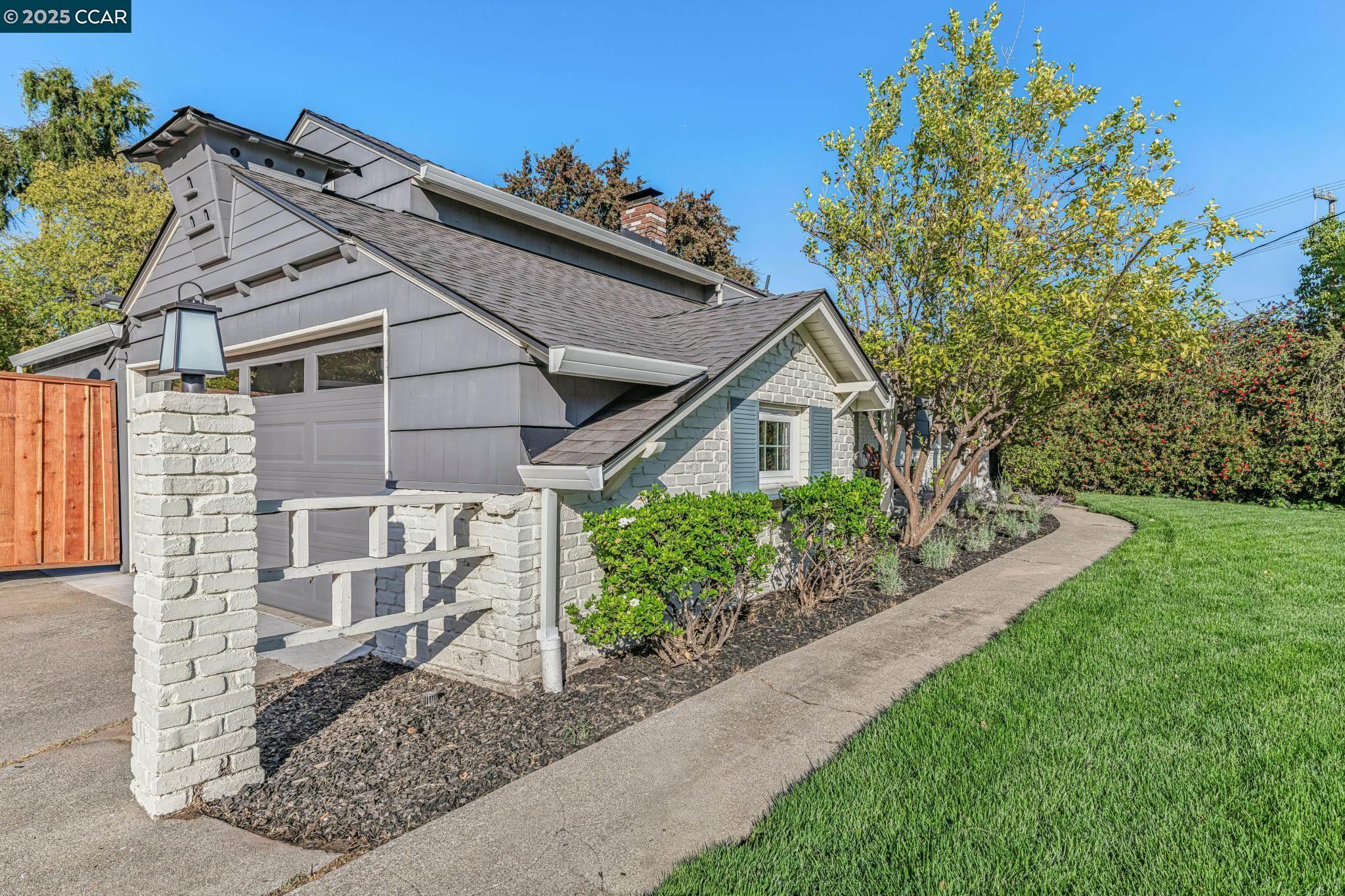 11 Forest Hills Ct