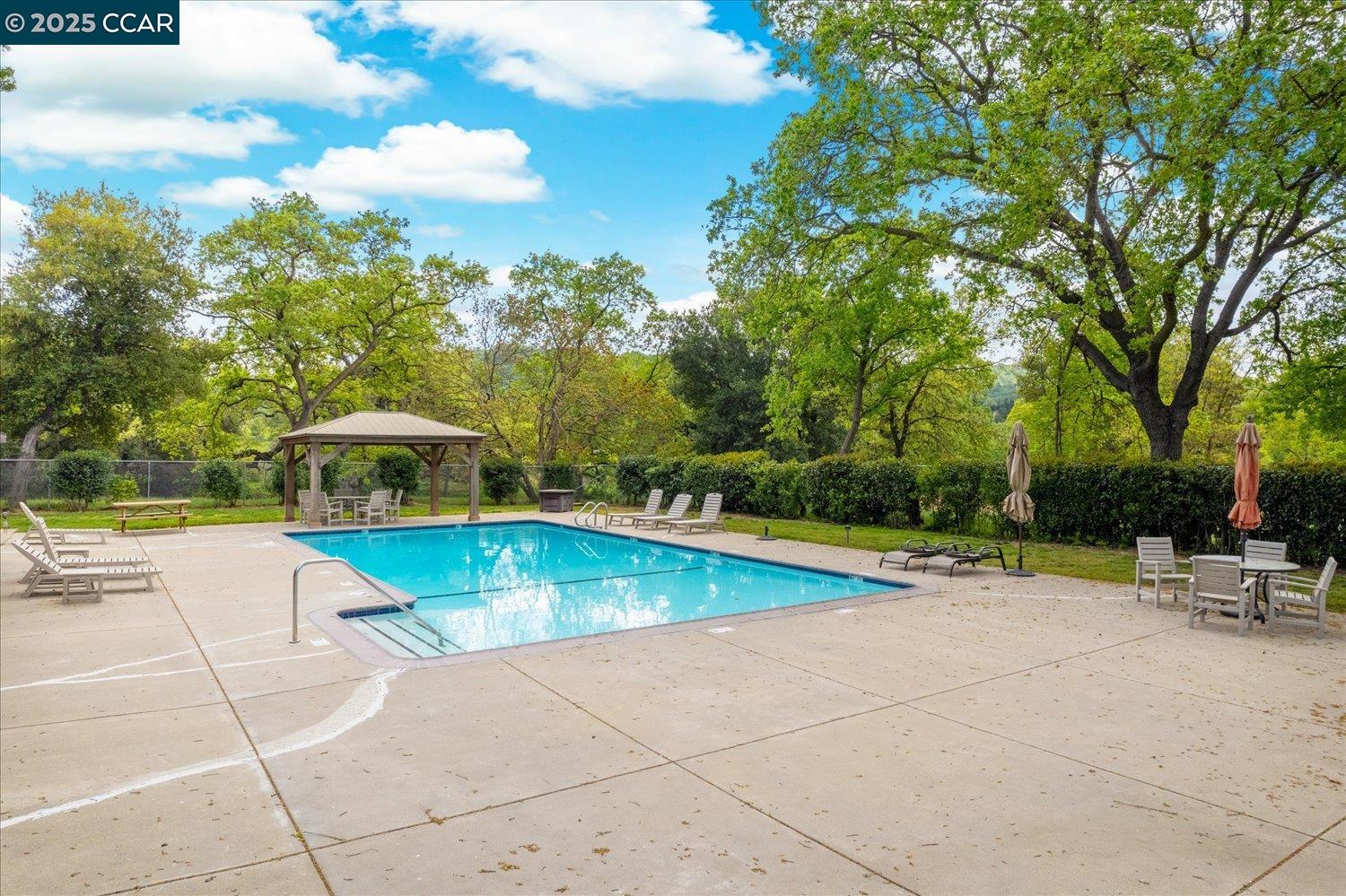 3158 Hambletonian Ln