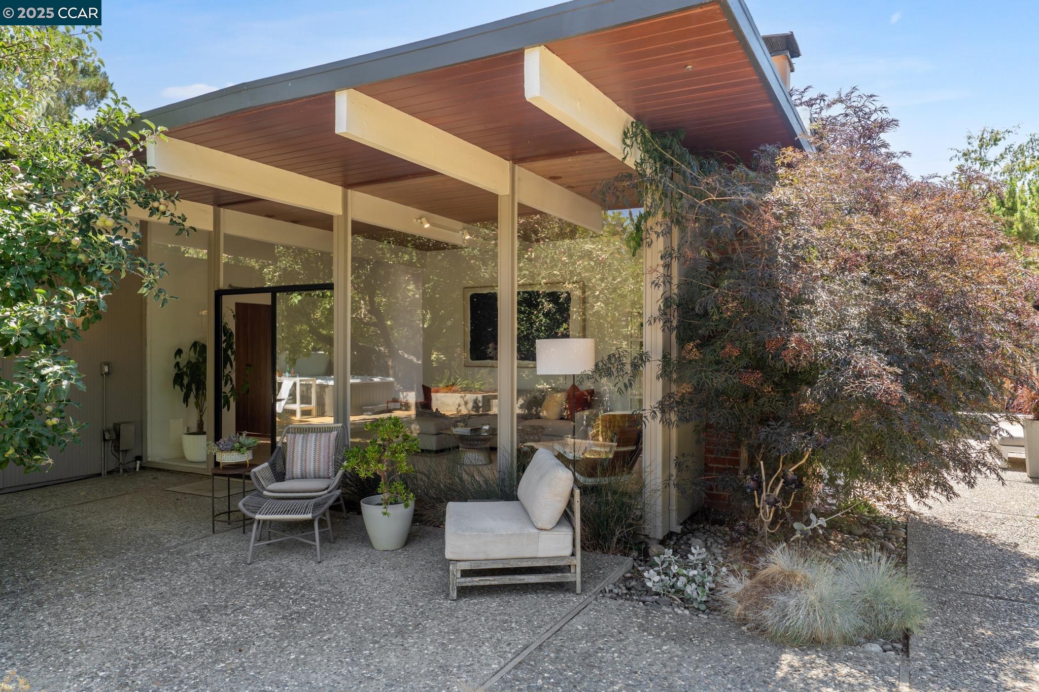 206 Santa Fe Dr