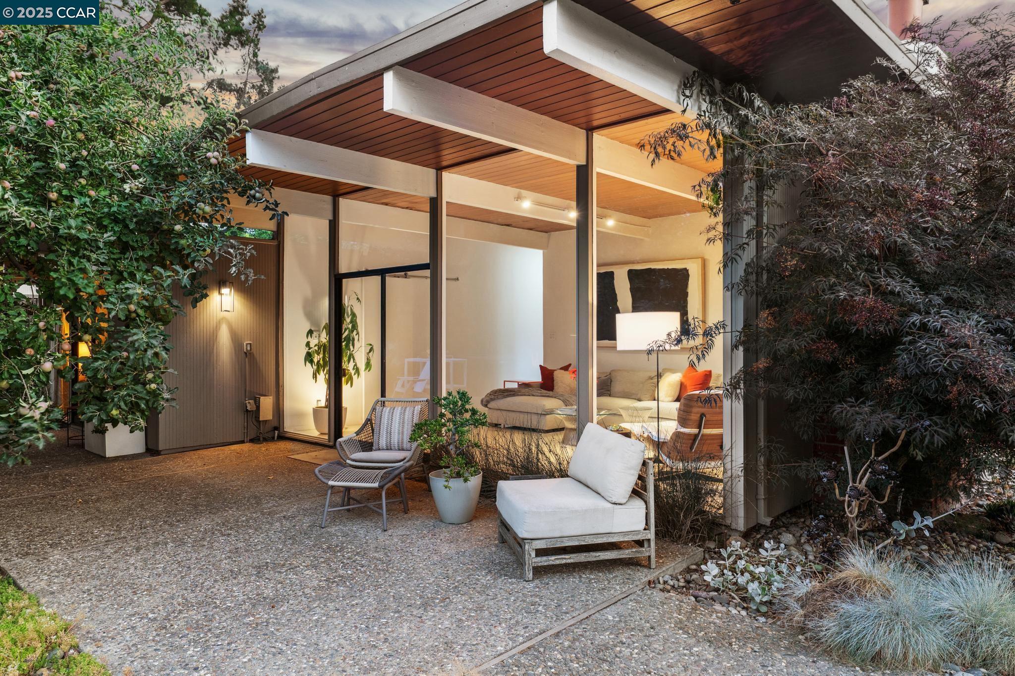 206 Santa Fe Dr