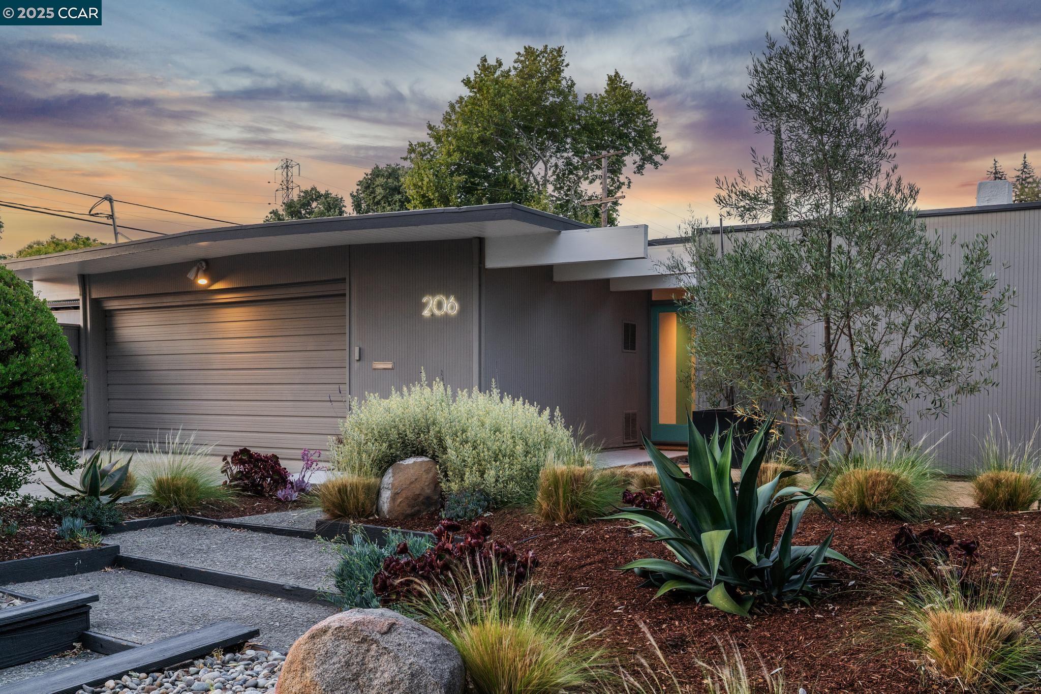206 Santa Fe Dr