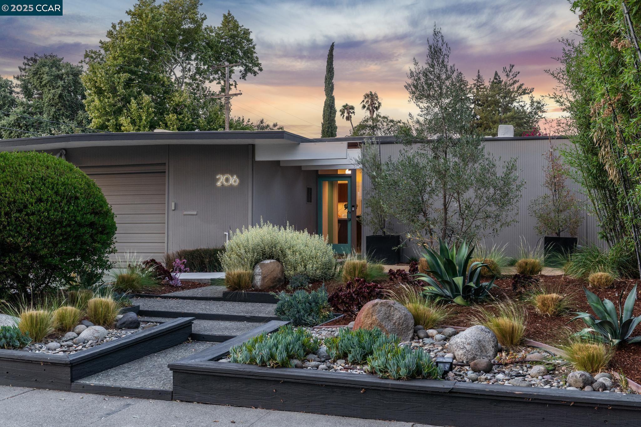 206 Santa Fe Dr