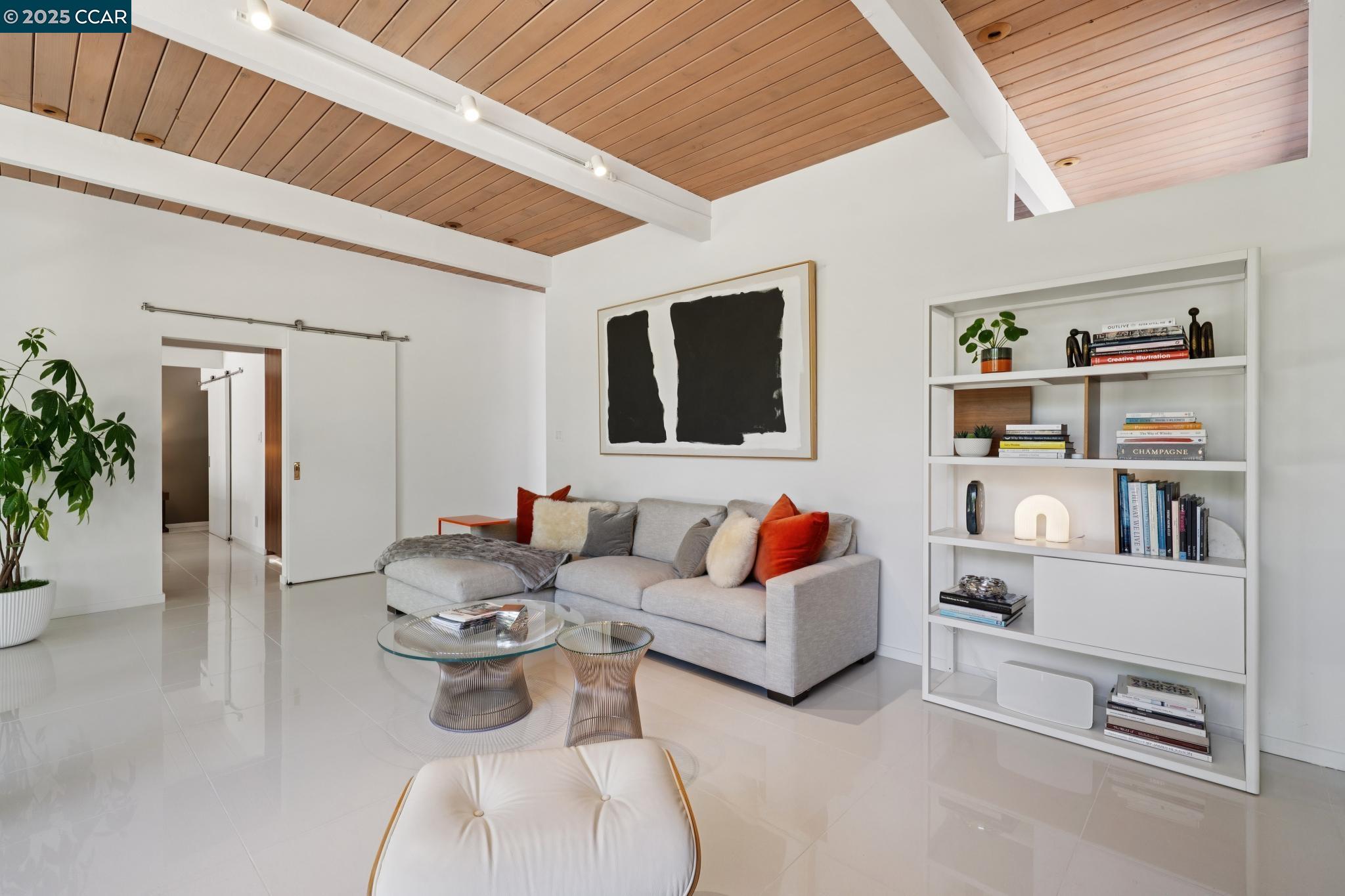 206 Santa Fe Dr