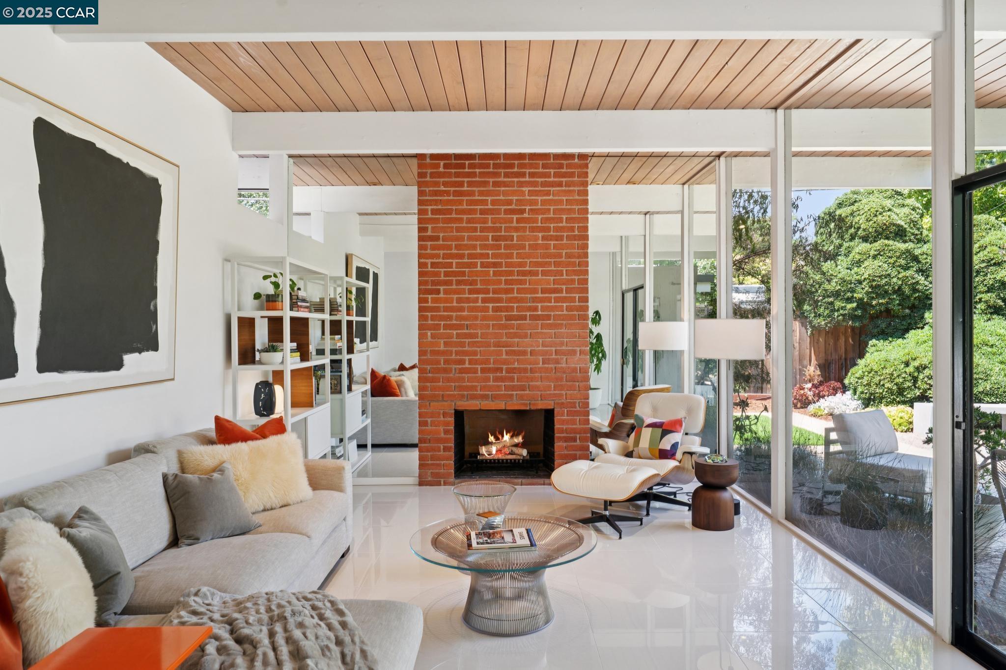 206 Santa Fe Dr