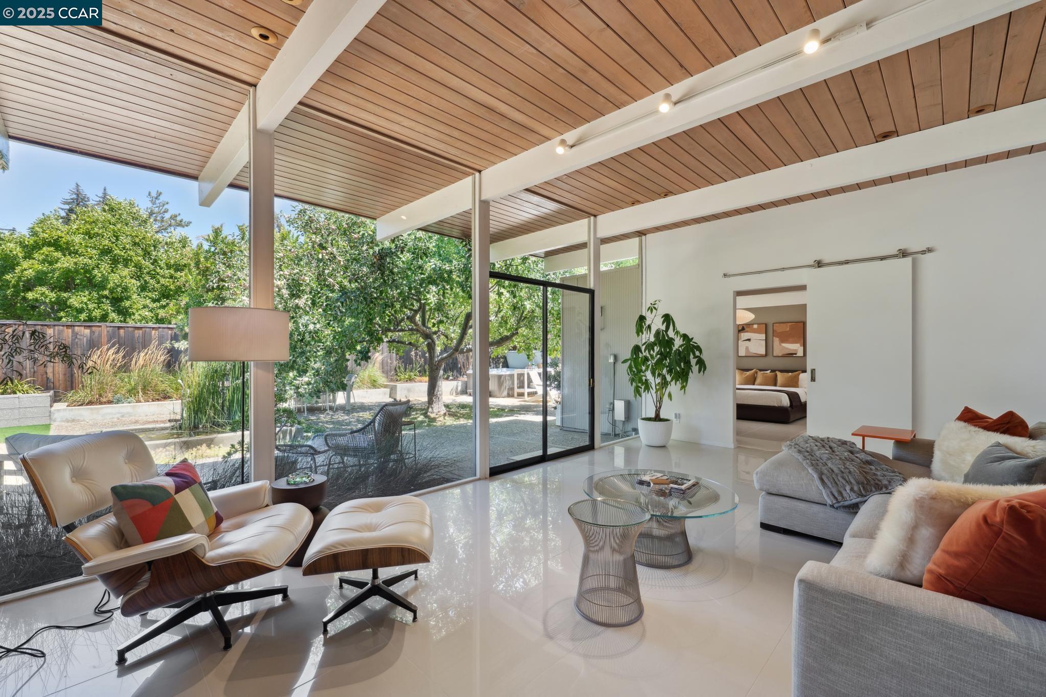 206 Santa Fe Dr
