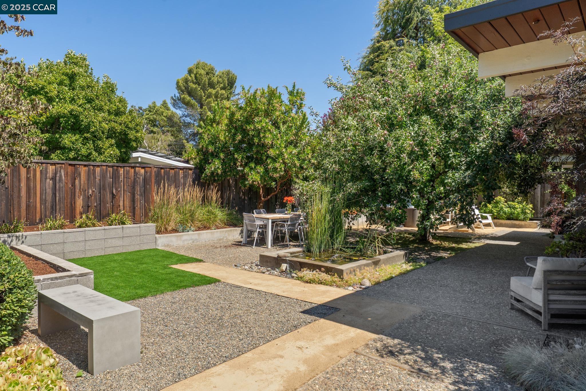 206 Santa Fe Dr