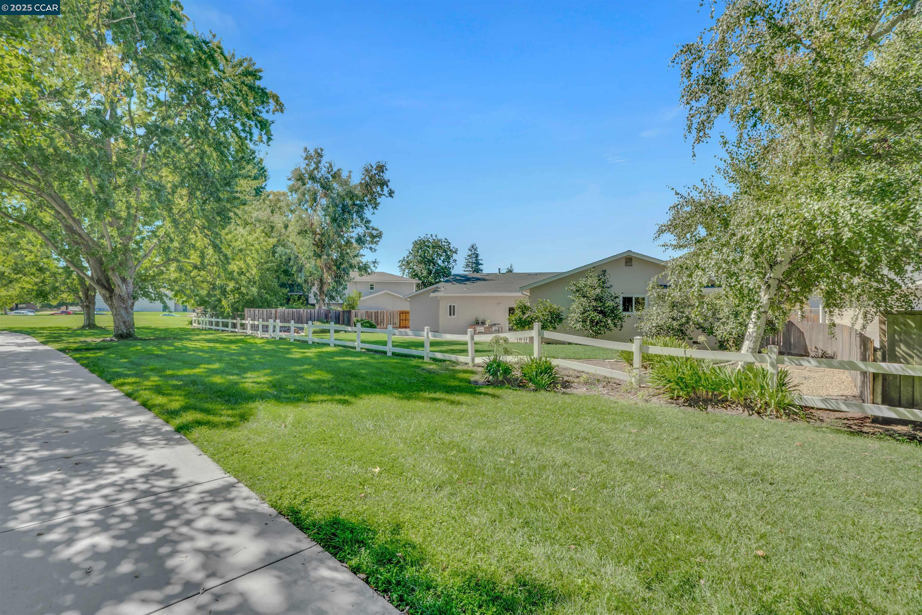 14 Creekwood Ct