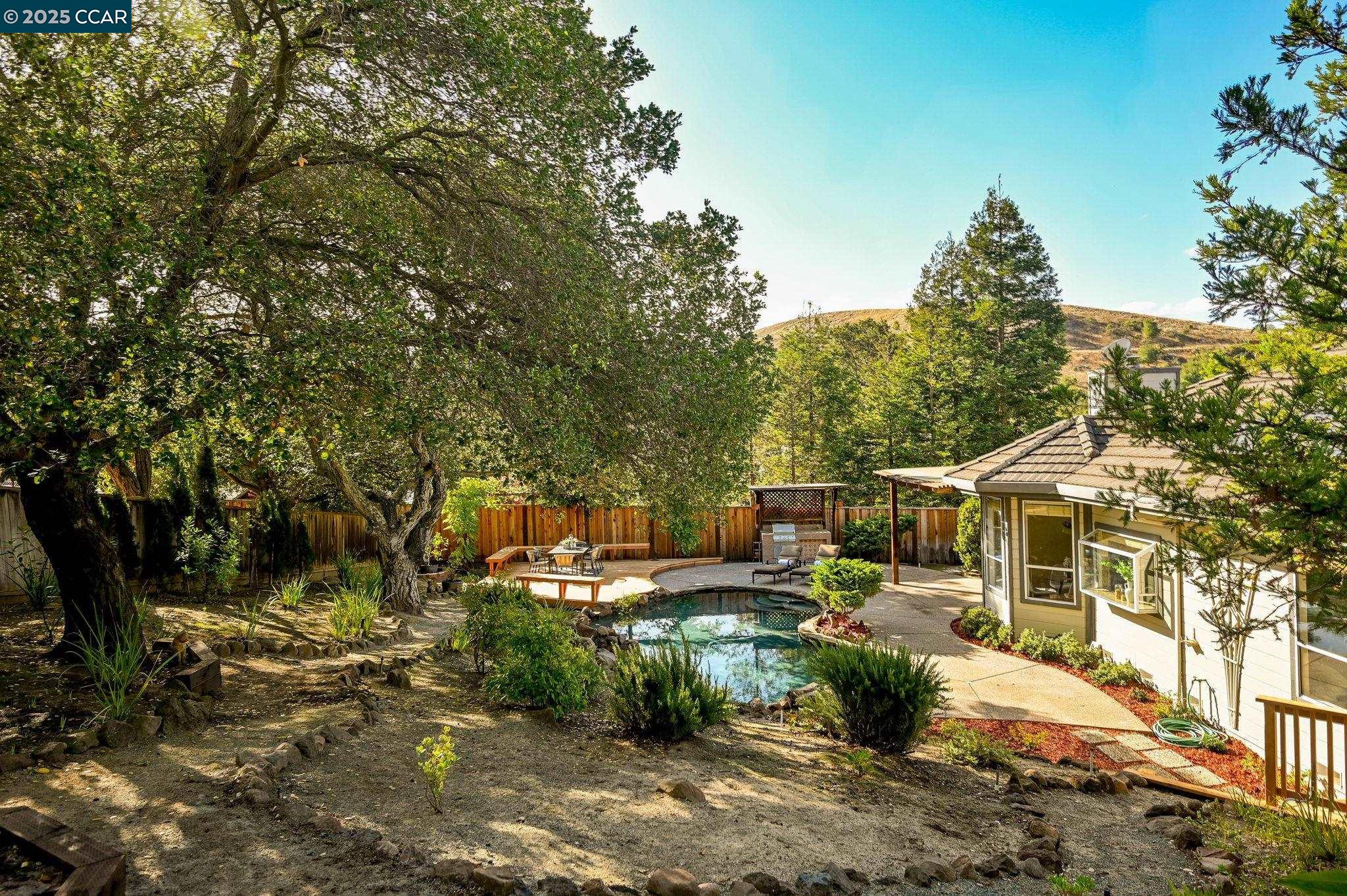 808 Roberts CT