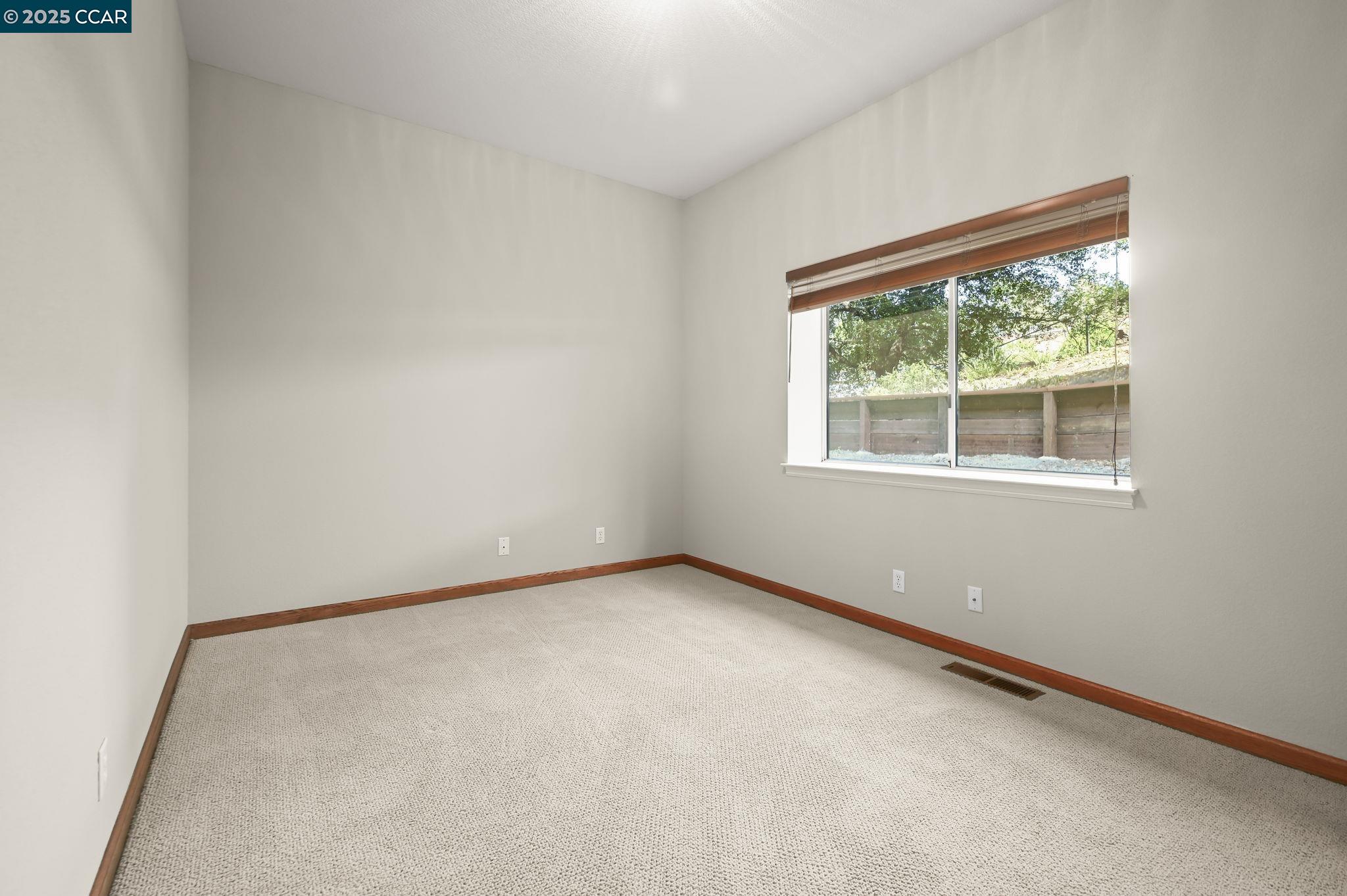 808 Roberts CT