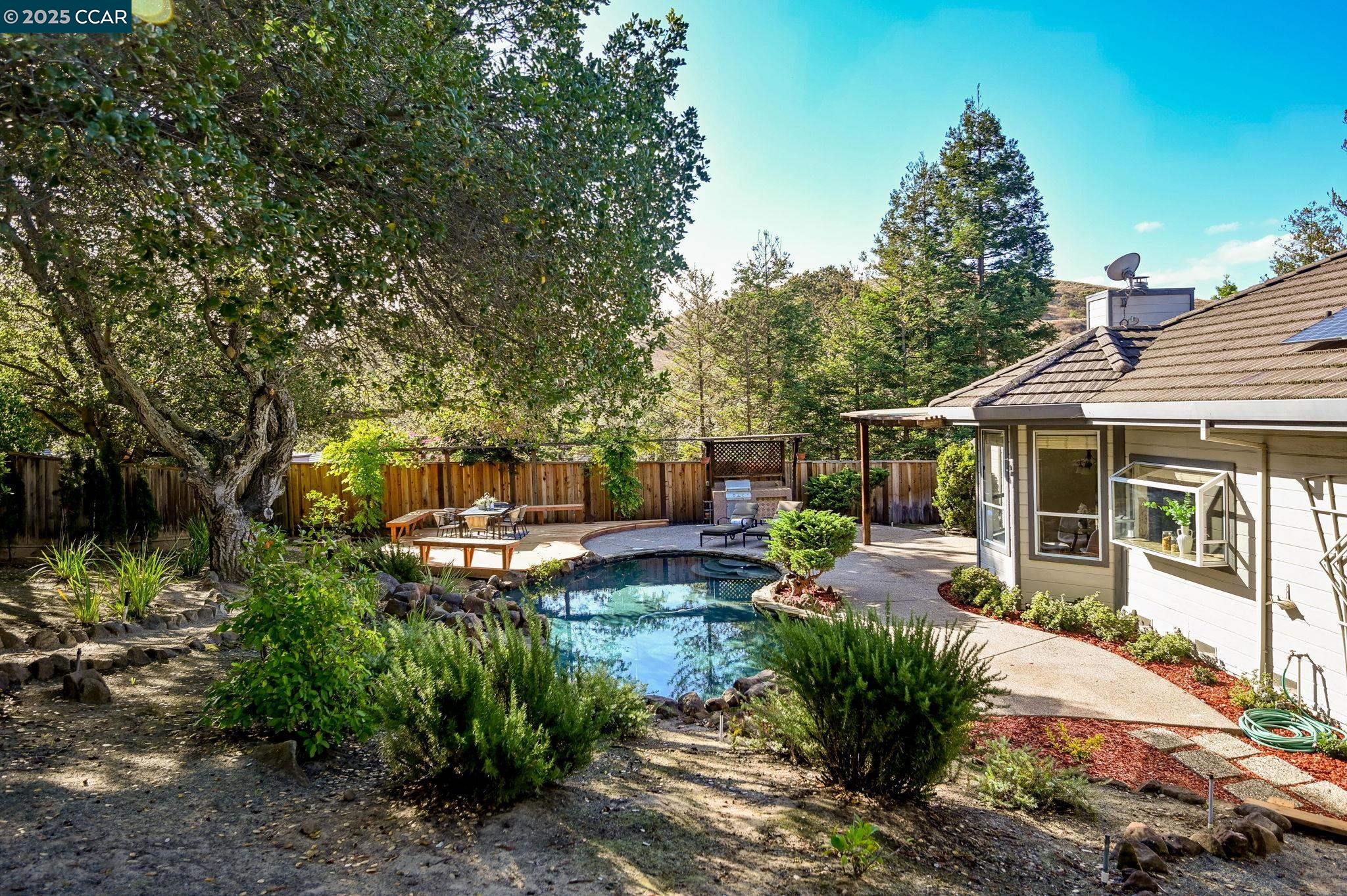 808 Roberts CT