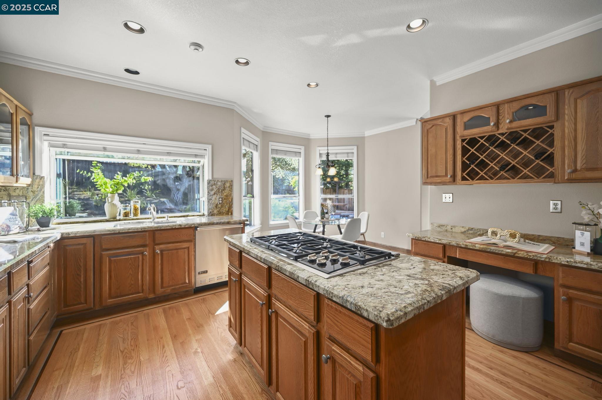 808 Roberts CT
