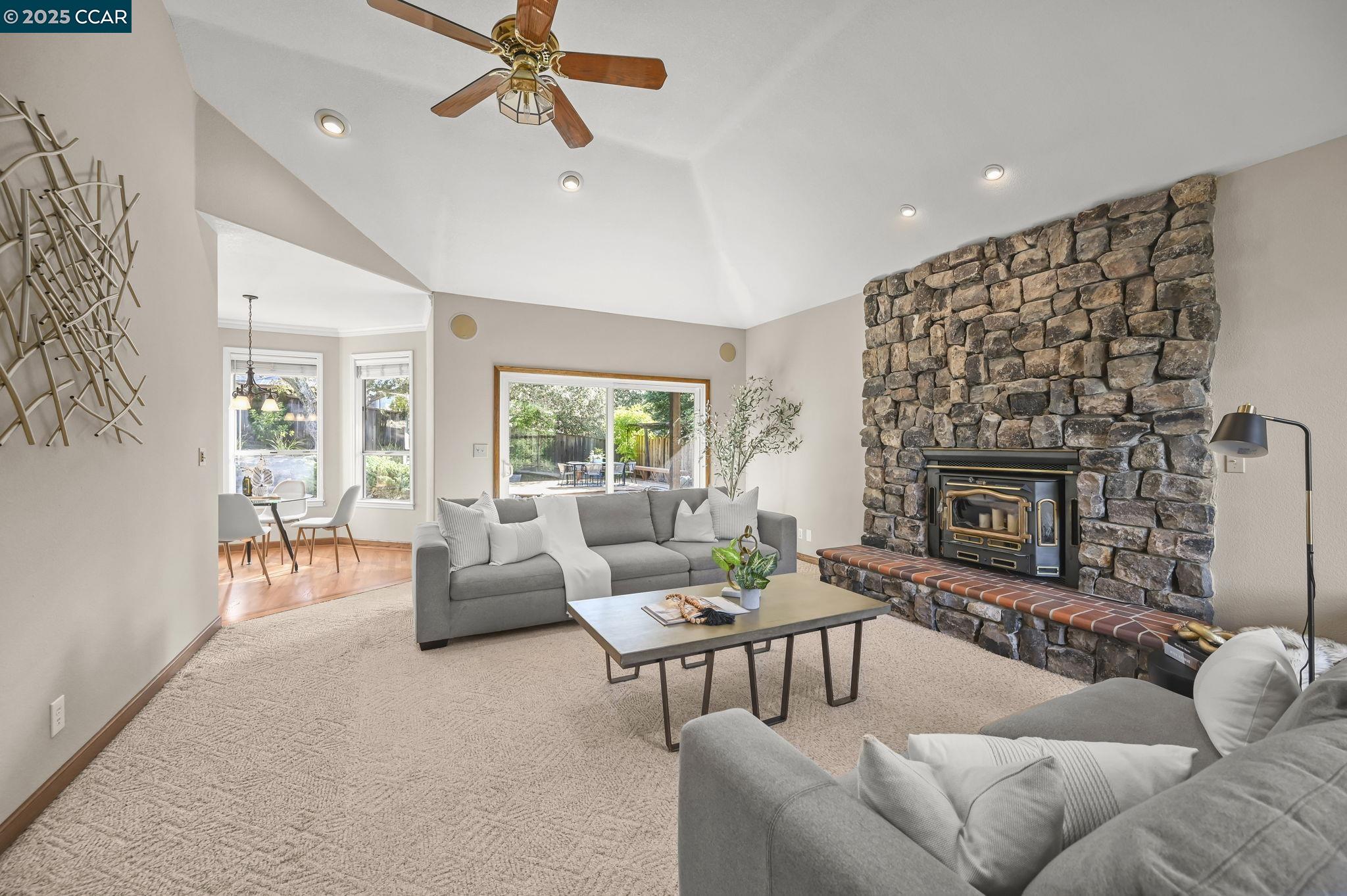 808 Roberts CT