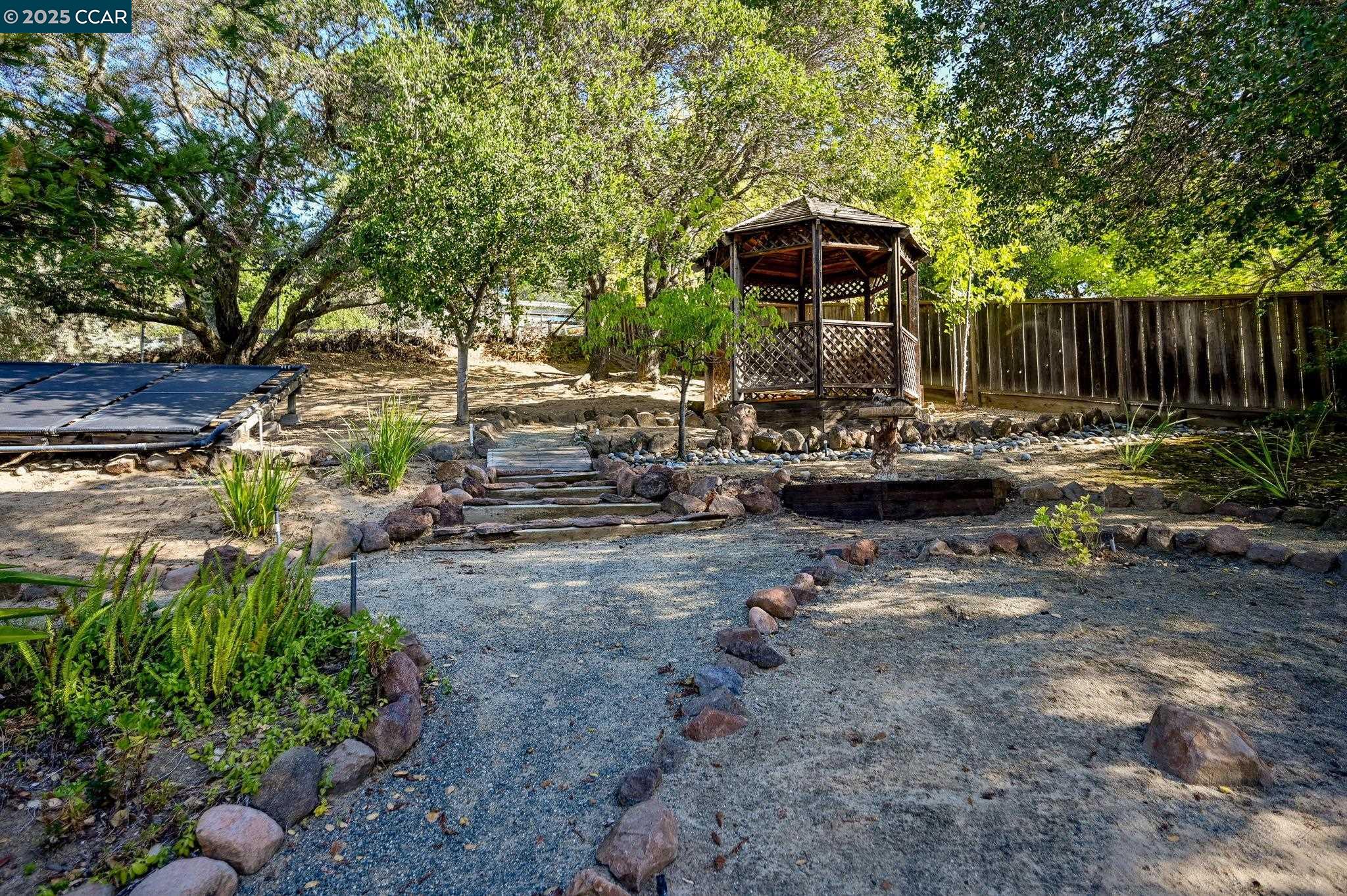 808 Roberts CT