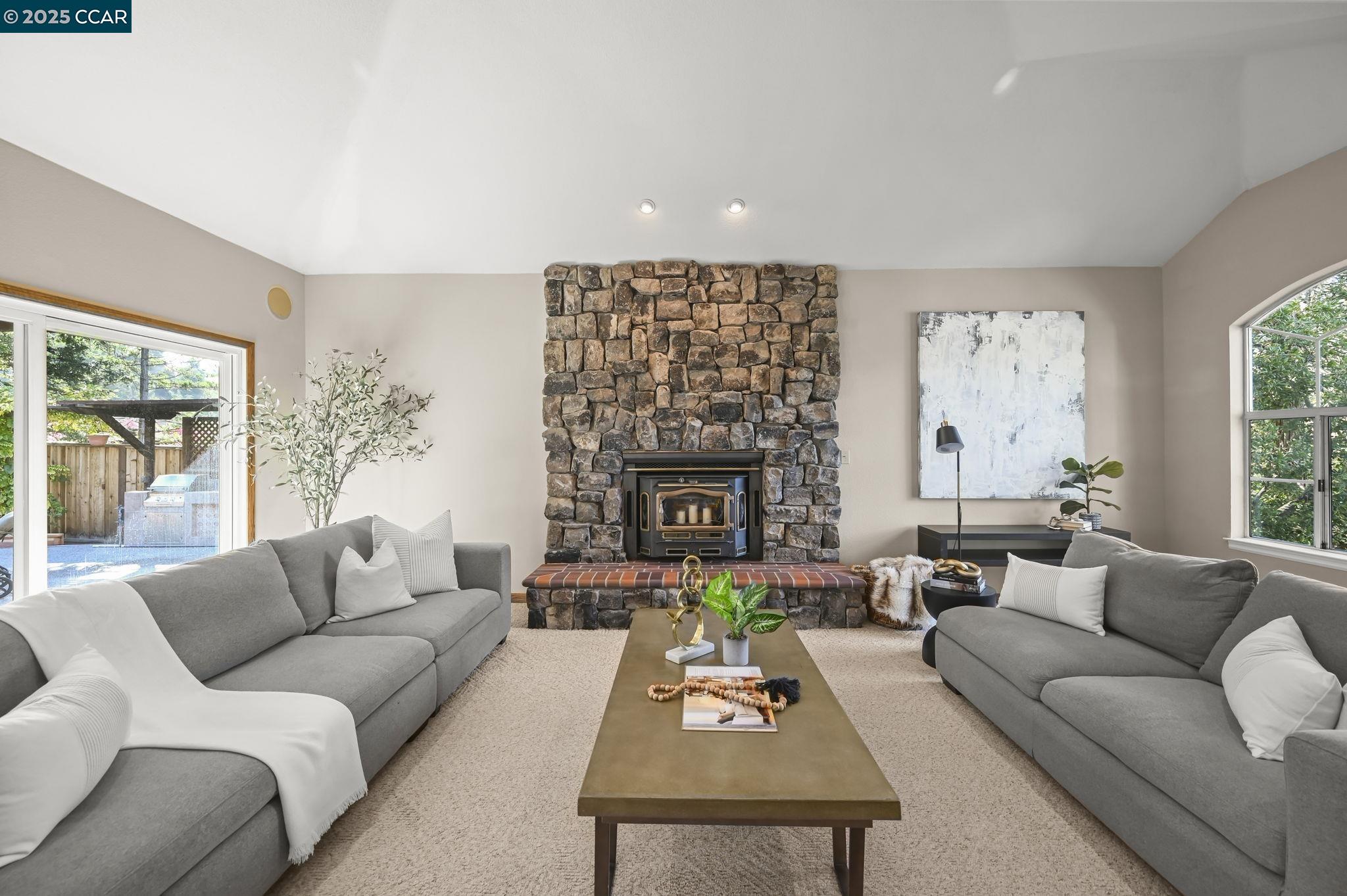 808 Roberts CT