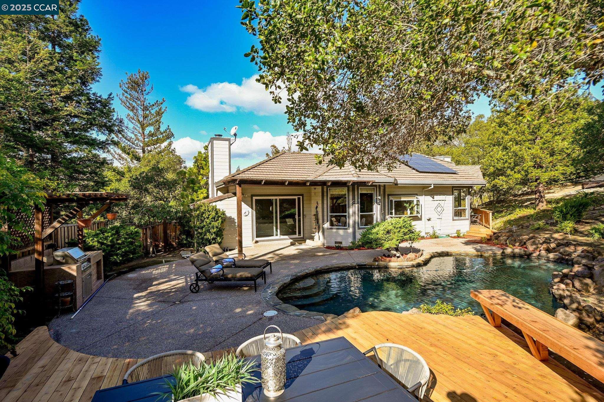 808 Roberts CT