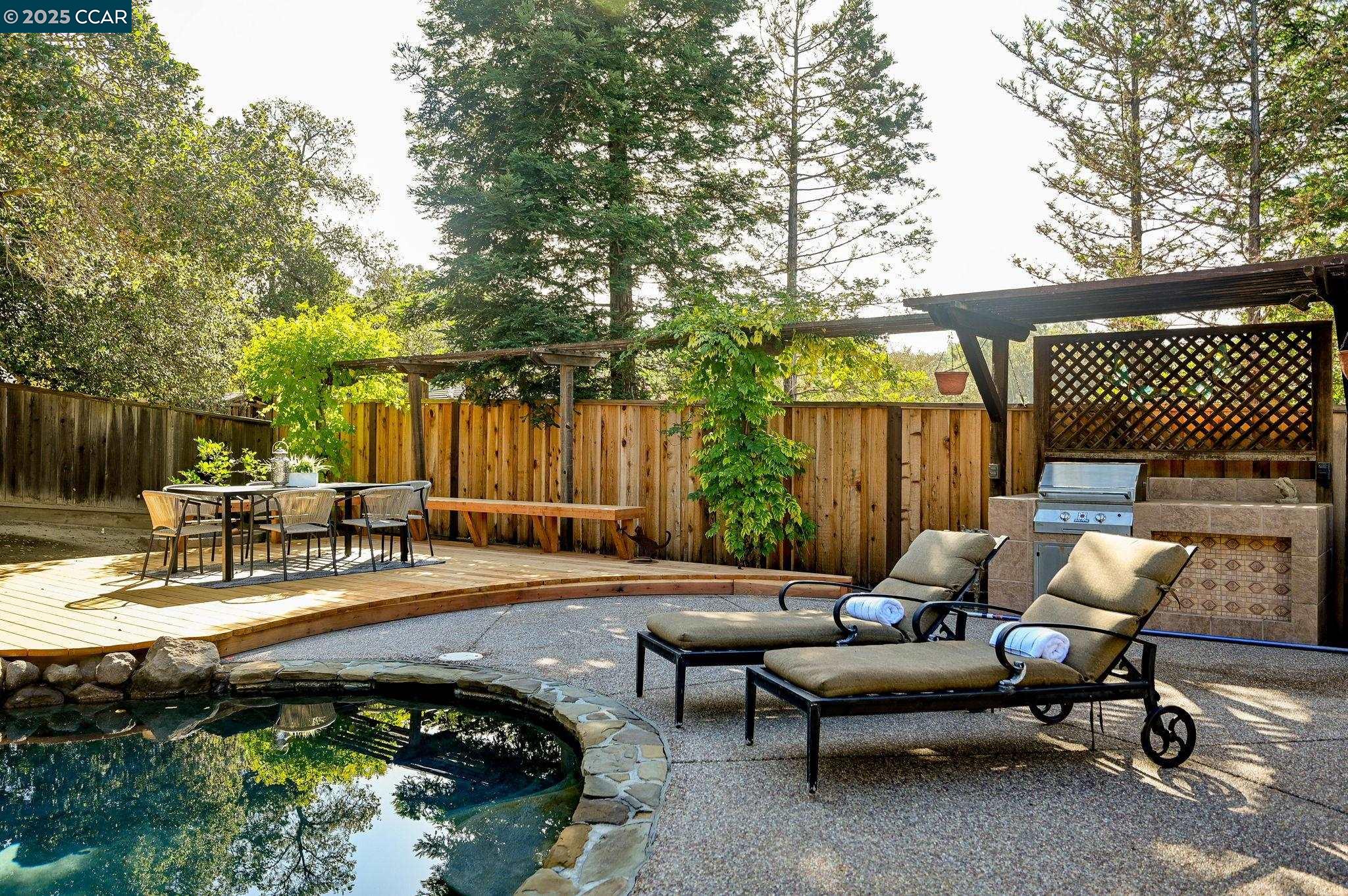 808 Roberts CT
