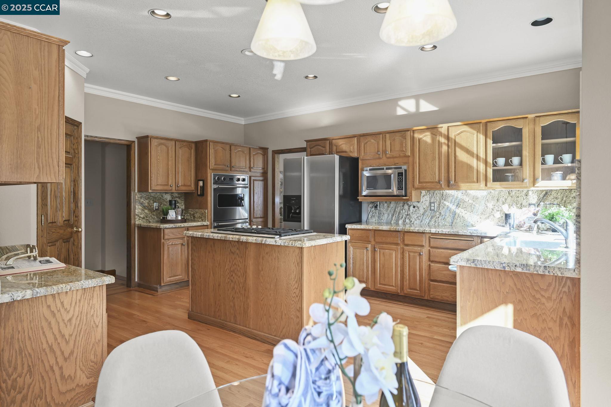 808 Roberts CT