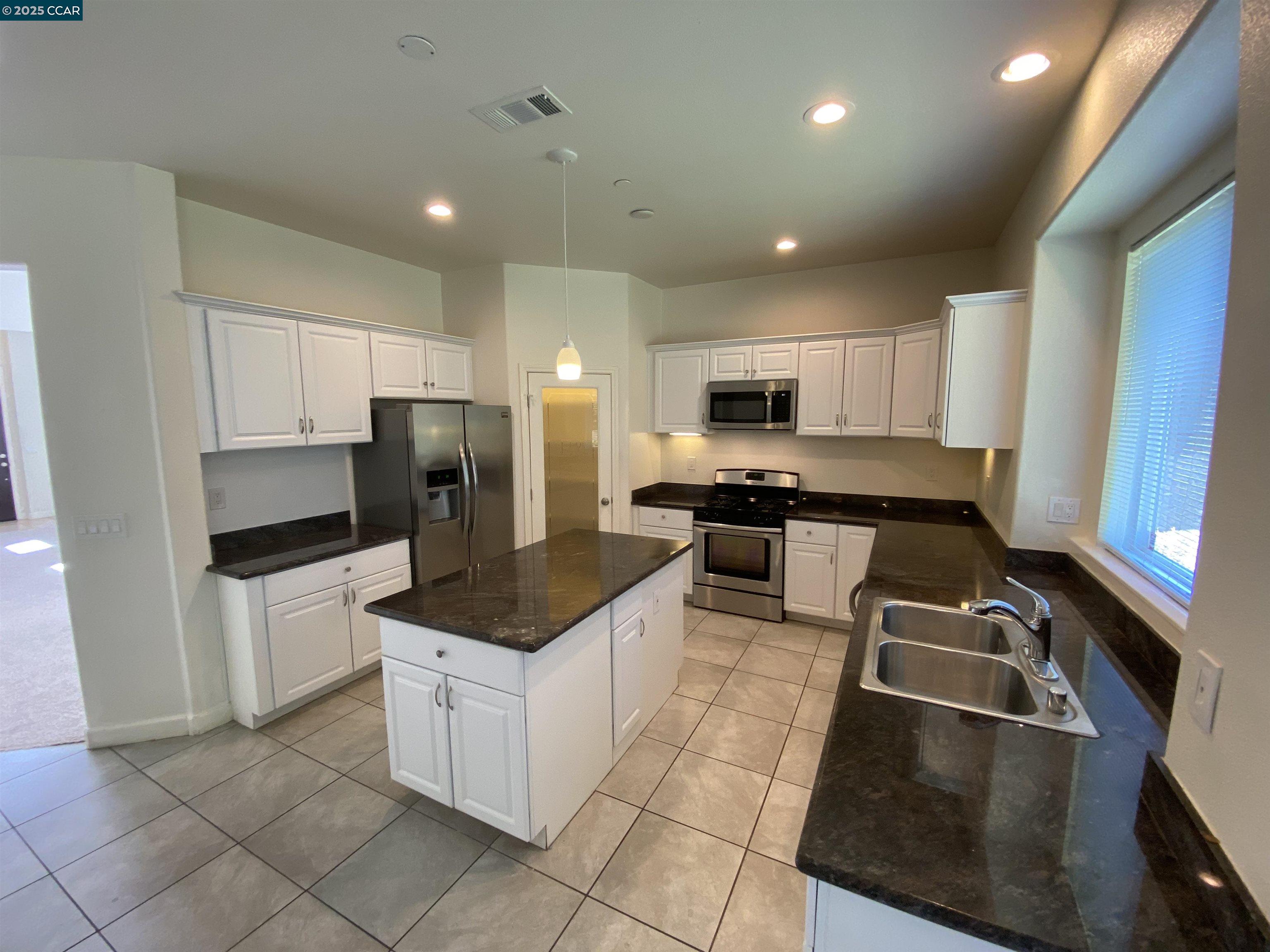 1900 La Veranda Pl