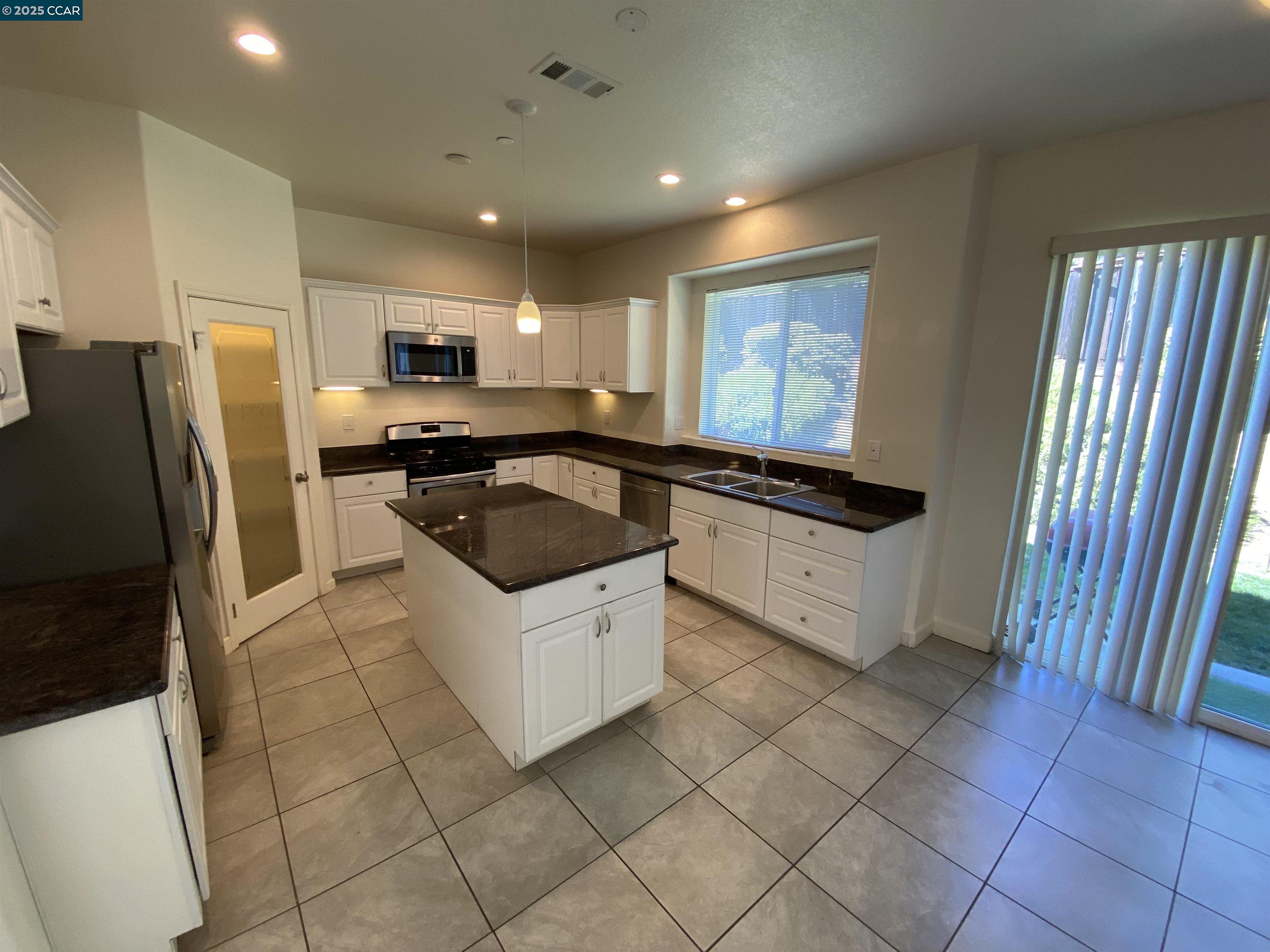 1900 La Veranda Pl