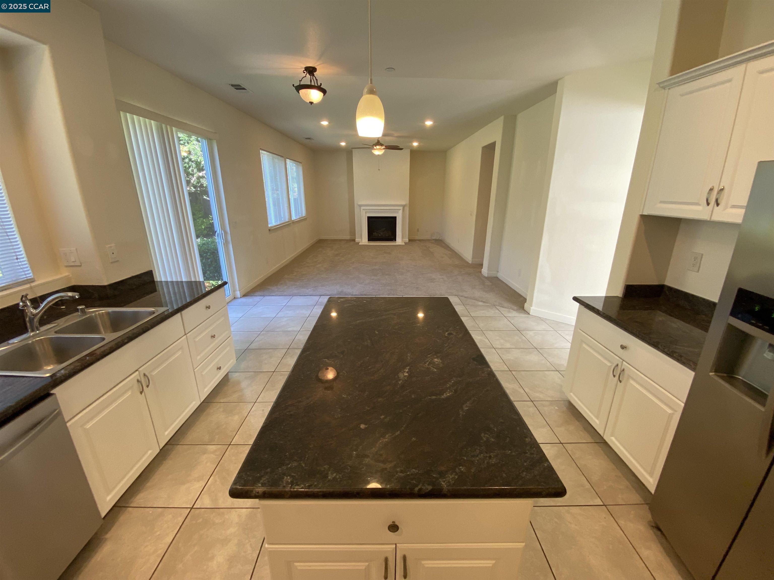 1900 La Veranda Pl