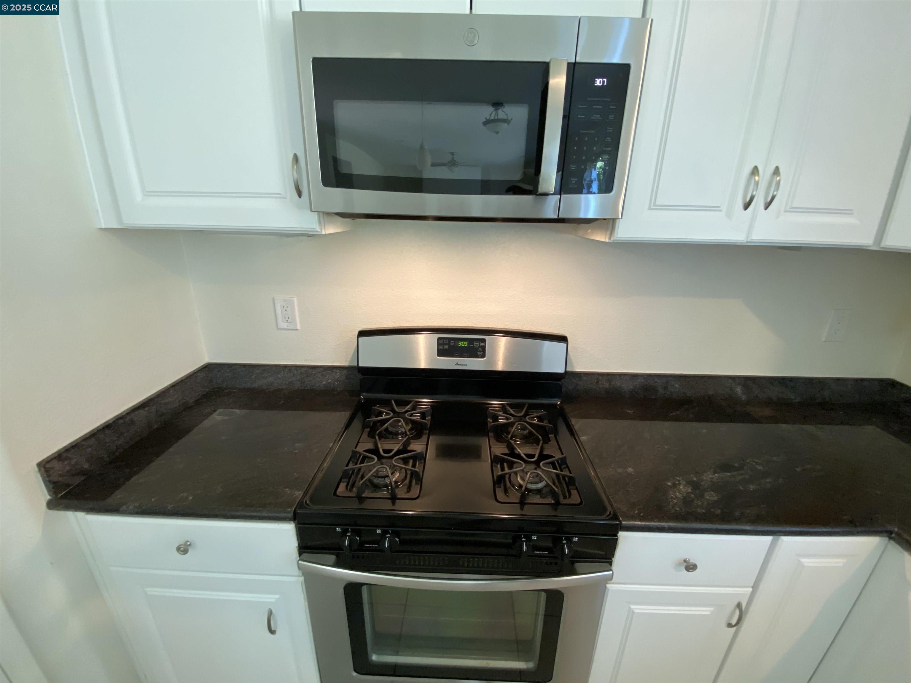1900 La Veranda Pl