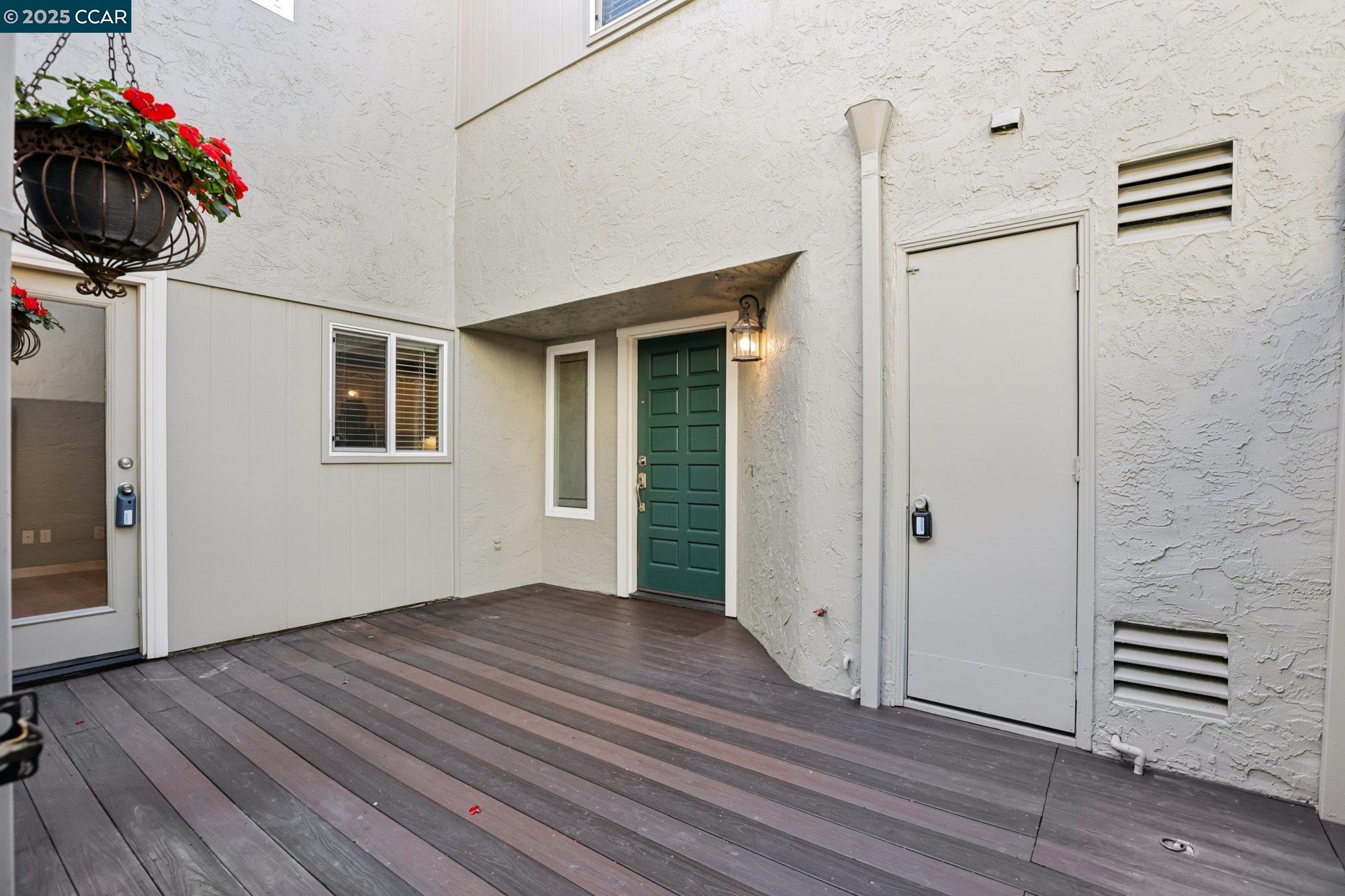 1035 Alta Mesa Dr