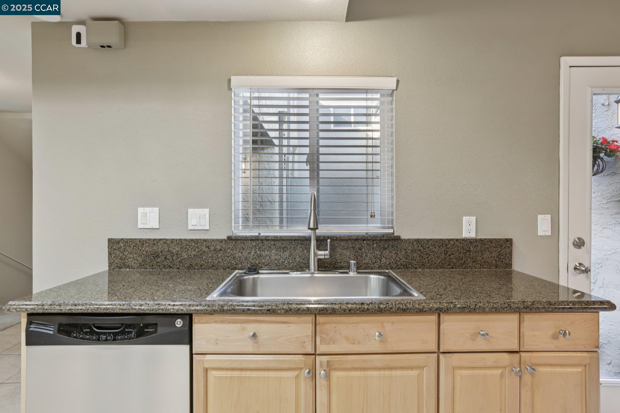 1035 Alta Mesa Dr
