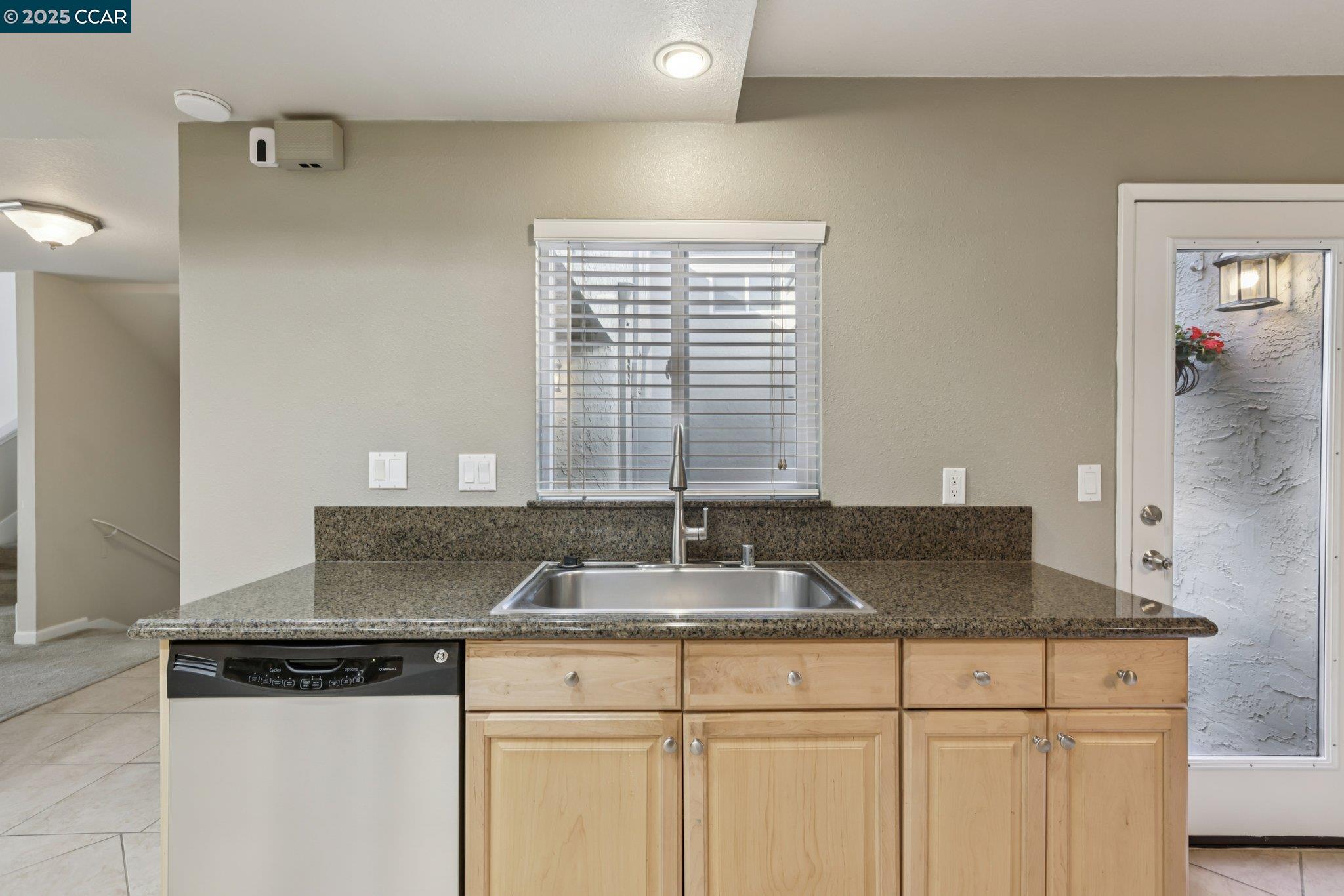 1035 Alta Mesa Dr