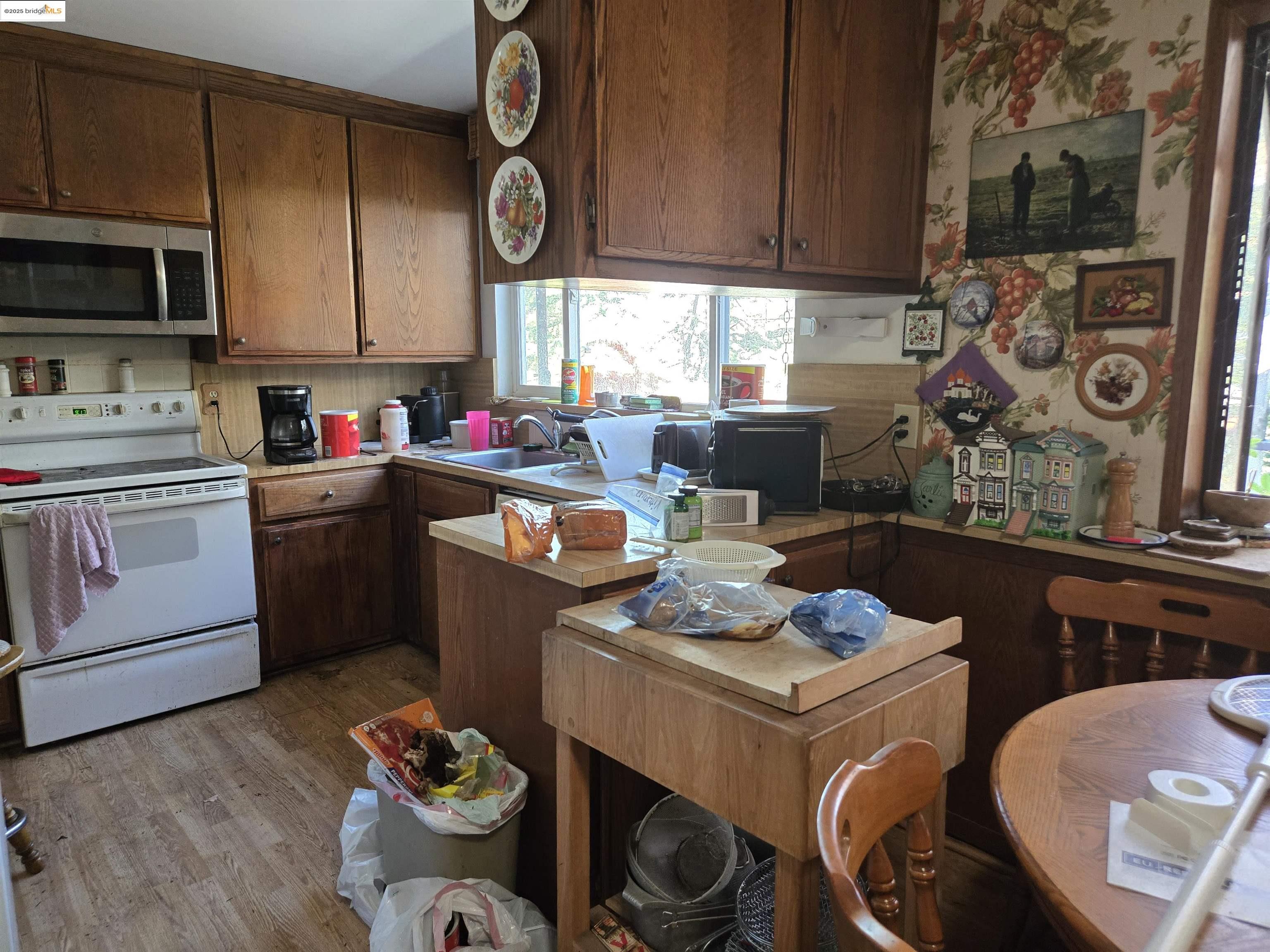 220 Canyon Dr