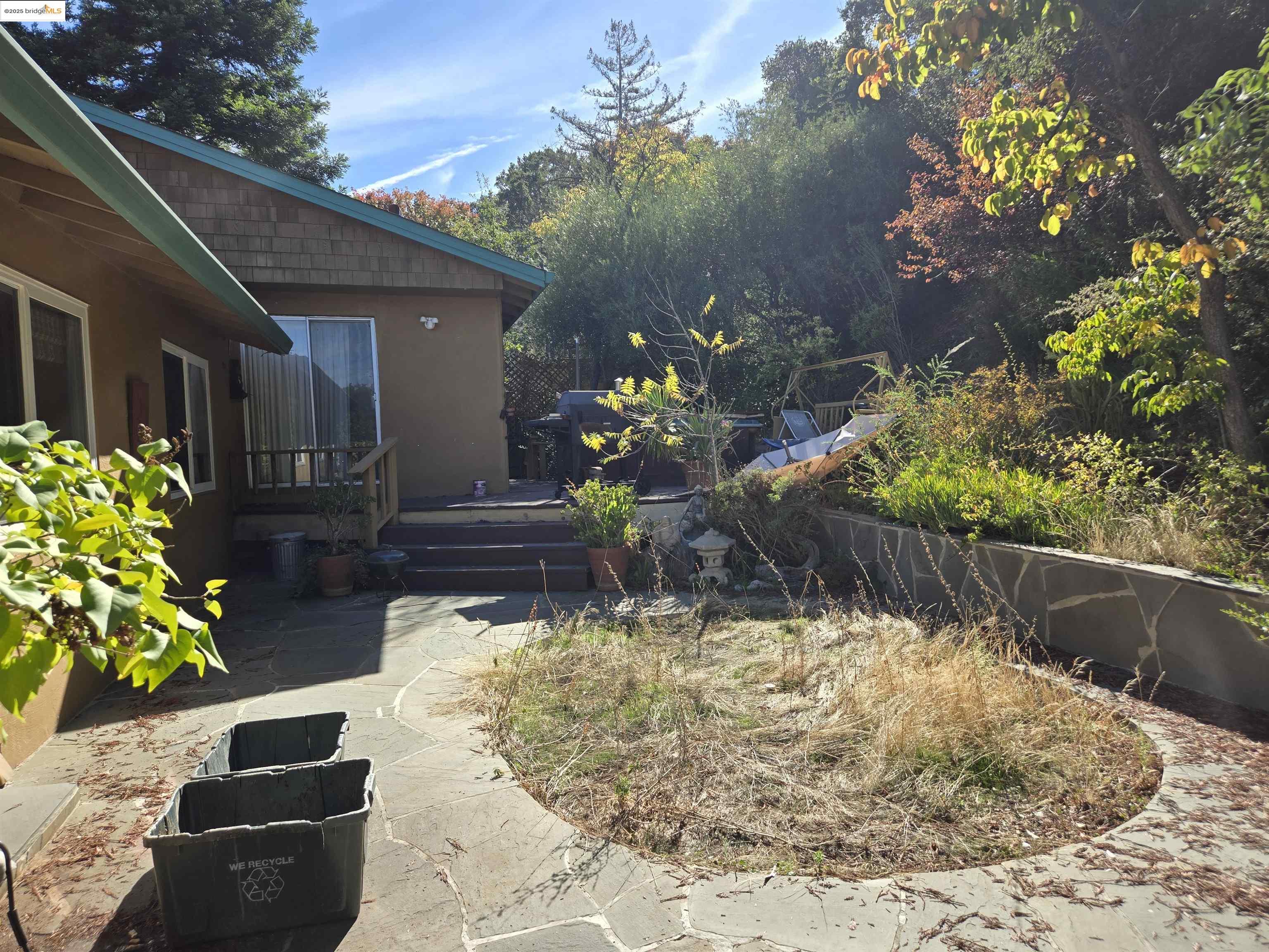 220 Canyon Dr