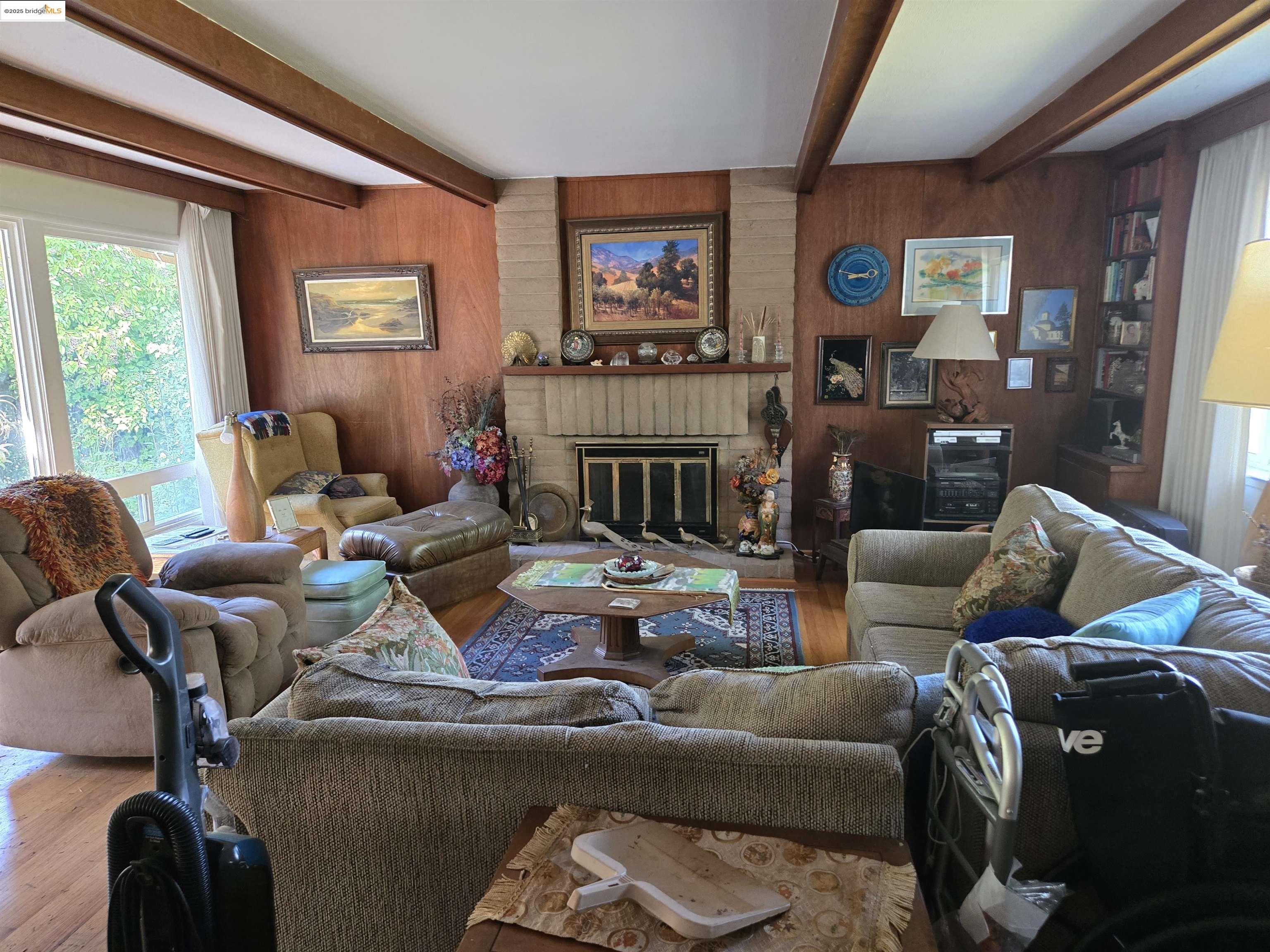 220 Canyon Dr