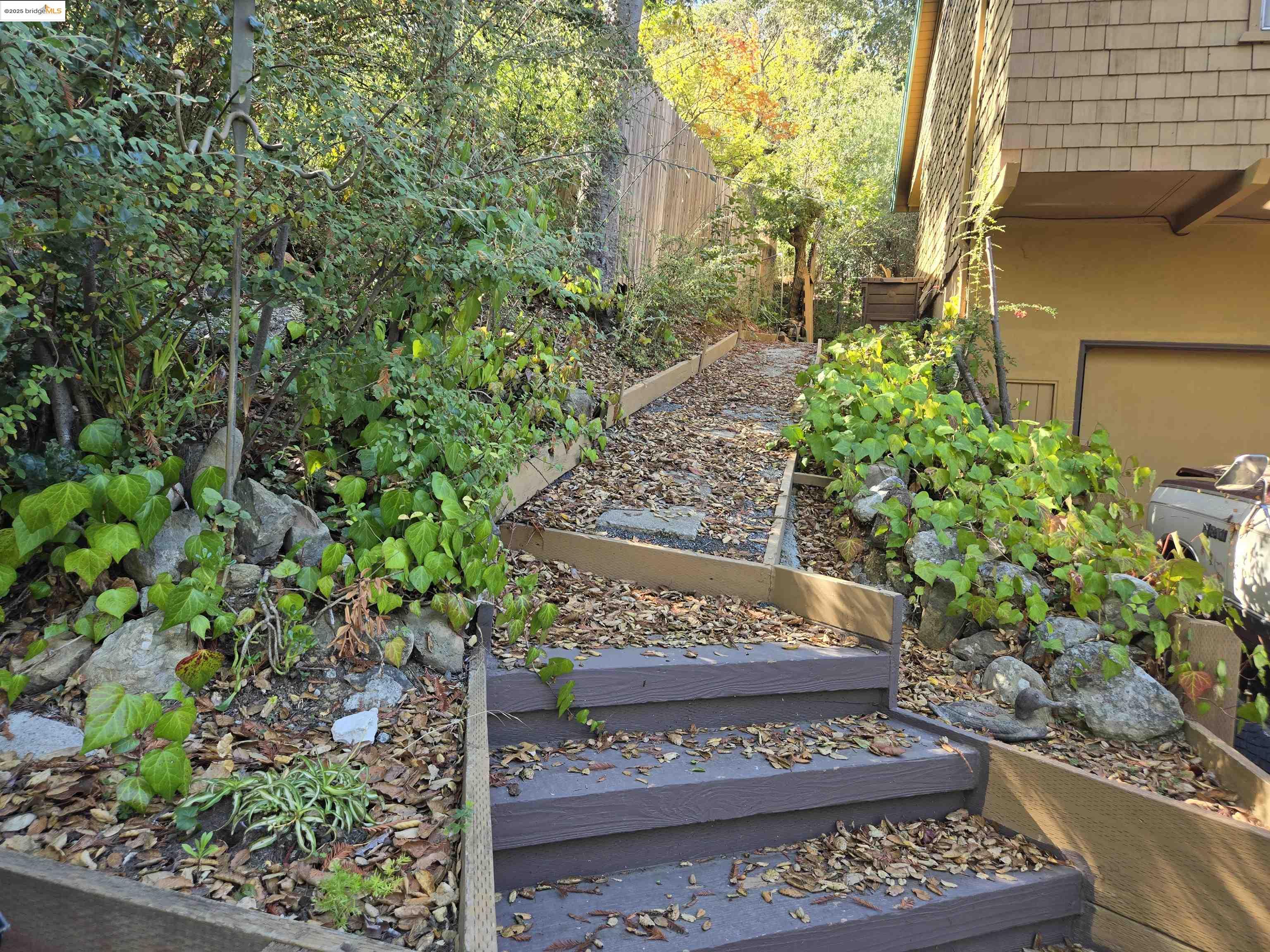 220 Canyon Dr
