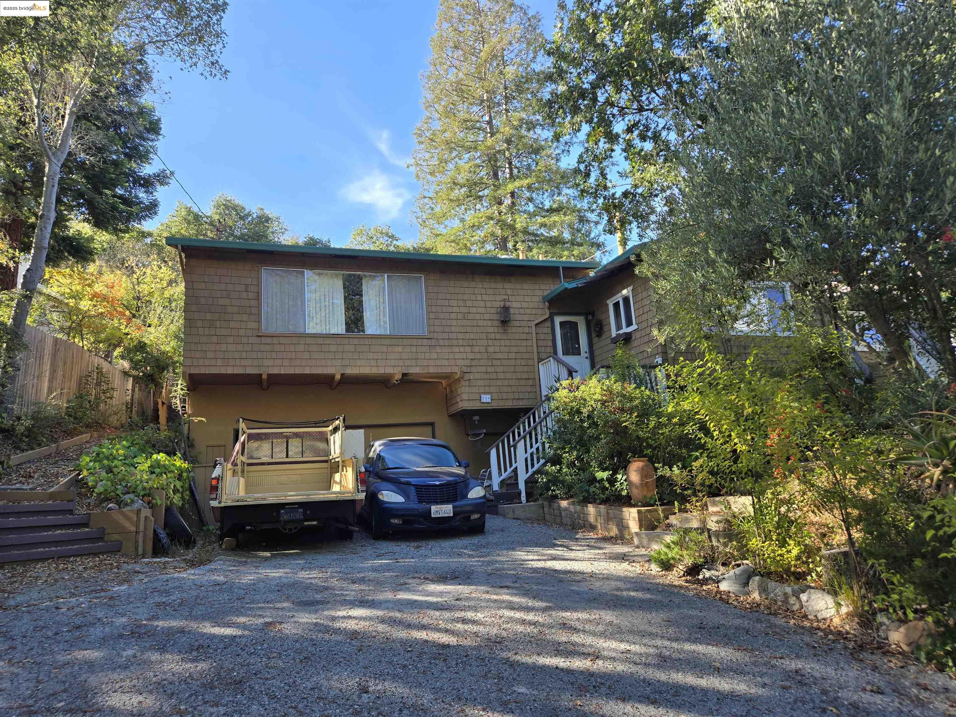 220 Canyon Dr