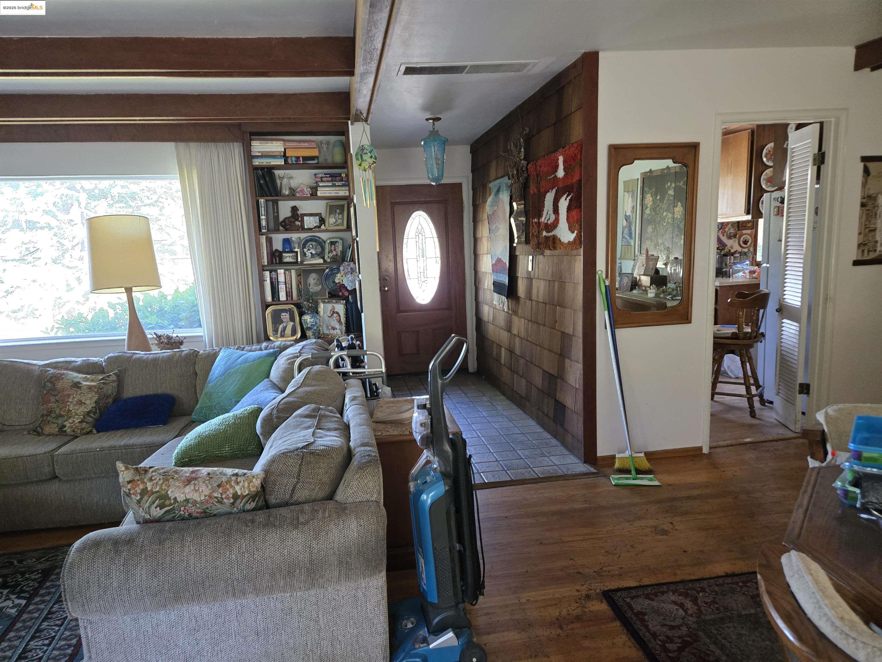 220 Canyon Dr