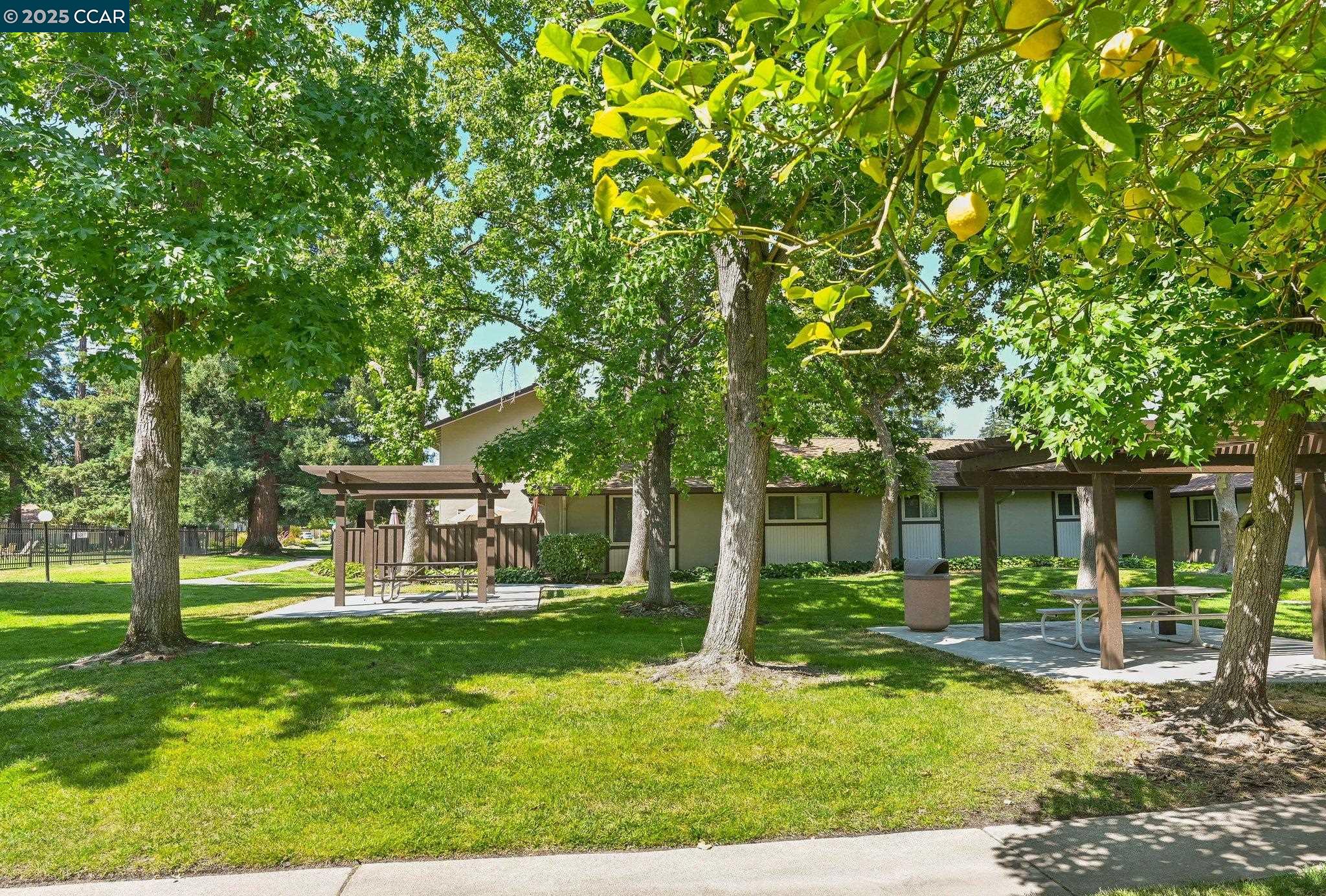 1605 Countrywood Ct