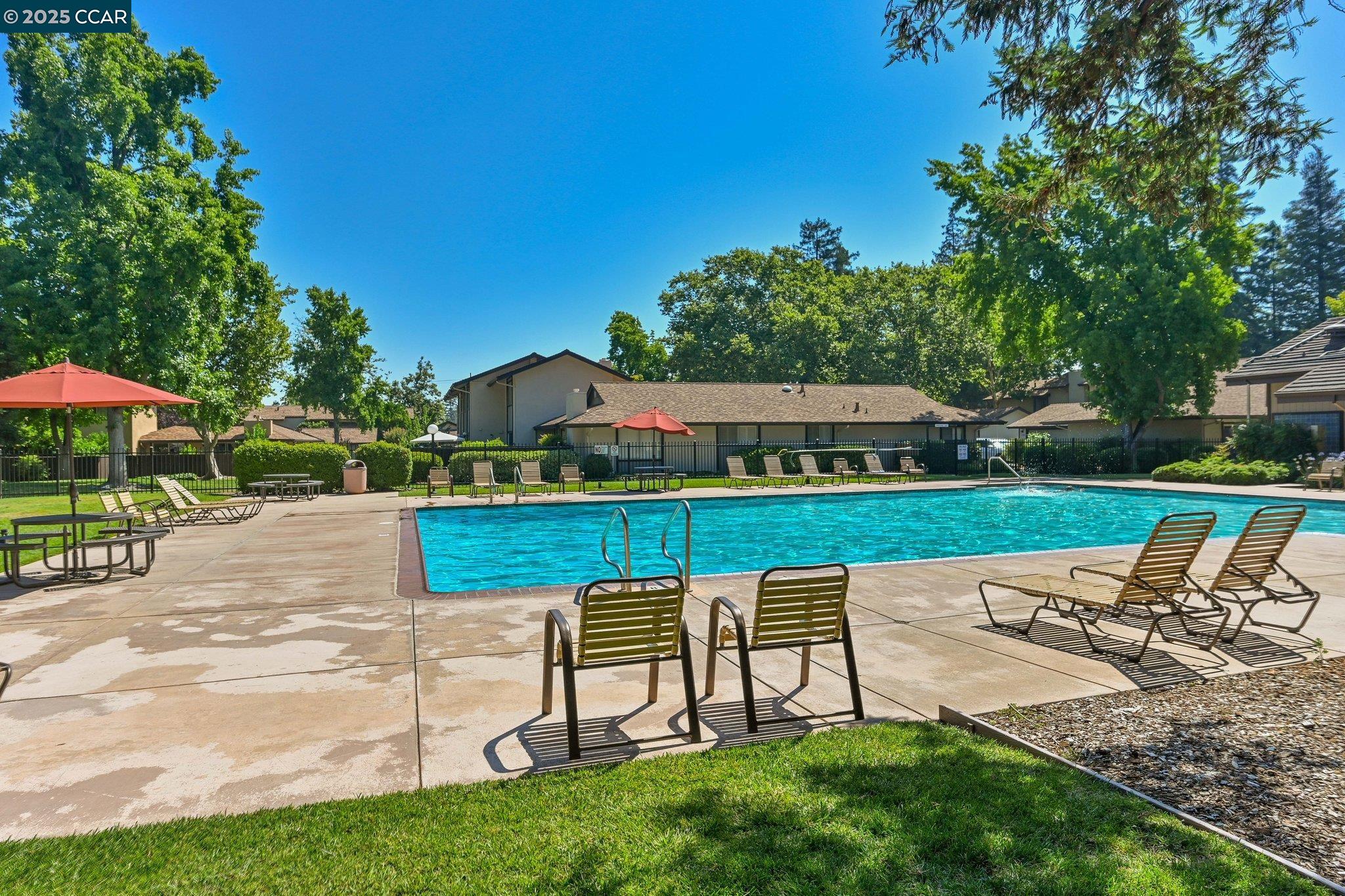 1605 Countrywood Ct