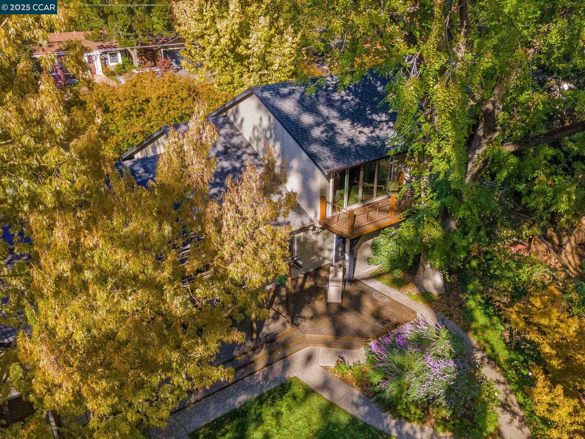 955 Hawthorne Dr