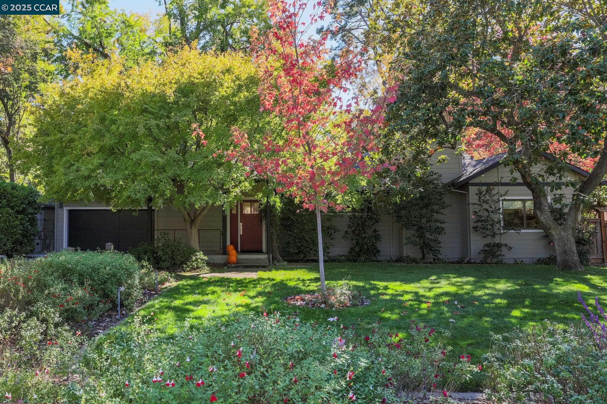 955 Hawthorne Dr