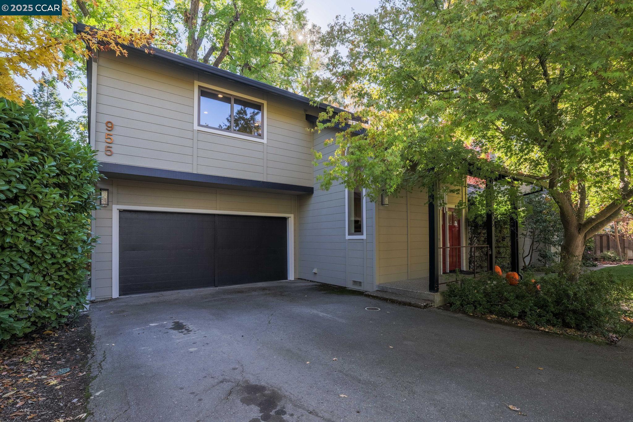 955 Hawthorne Dr