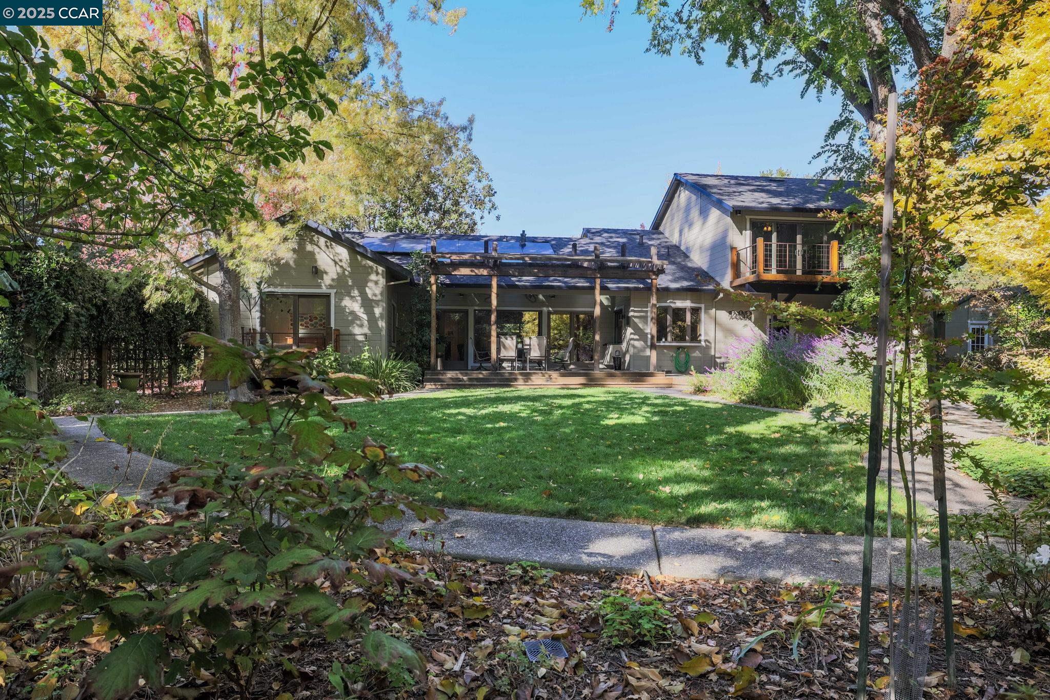 955 Hawthorne Dr