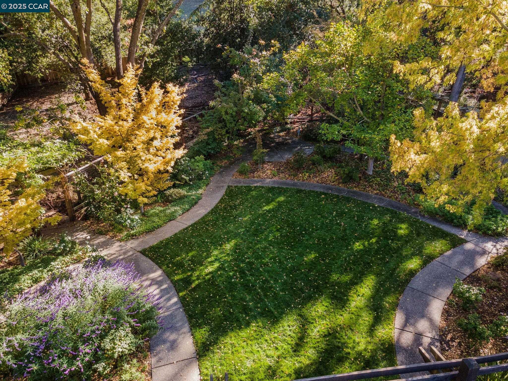 955 Hawthorne Dr