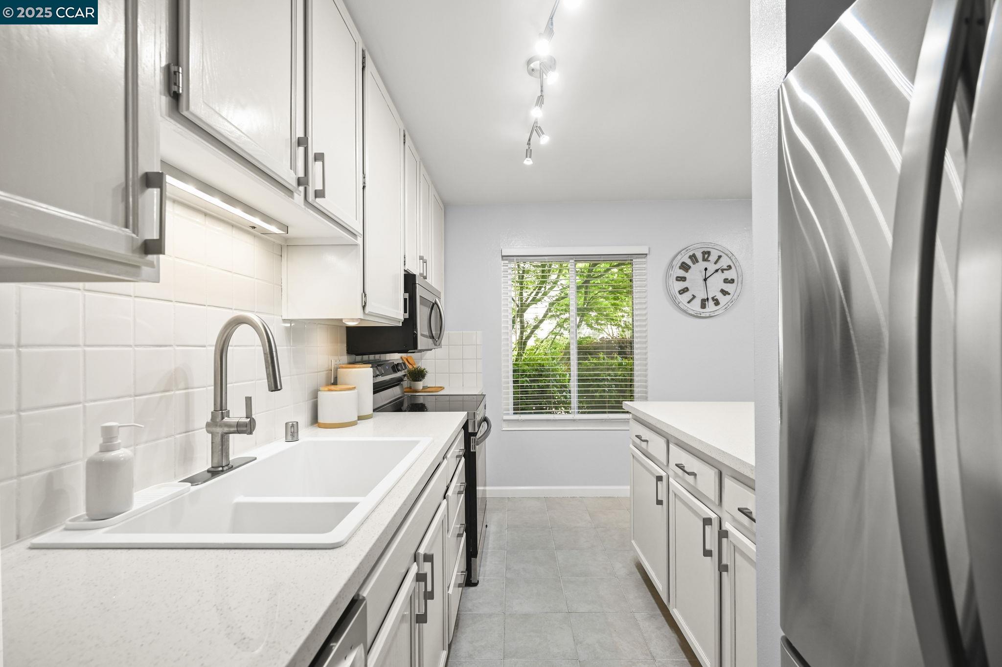 2560 Walnut Blvd # 3