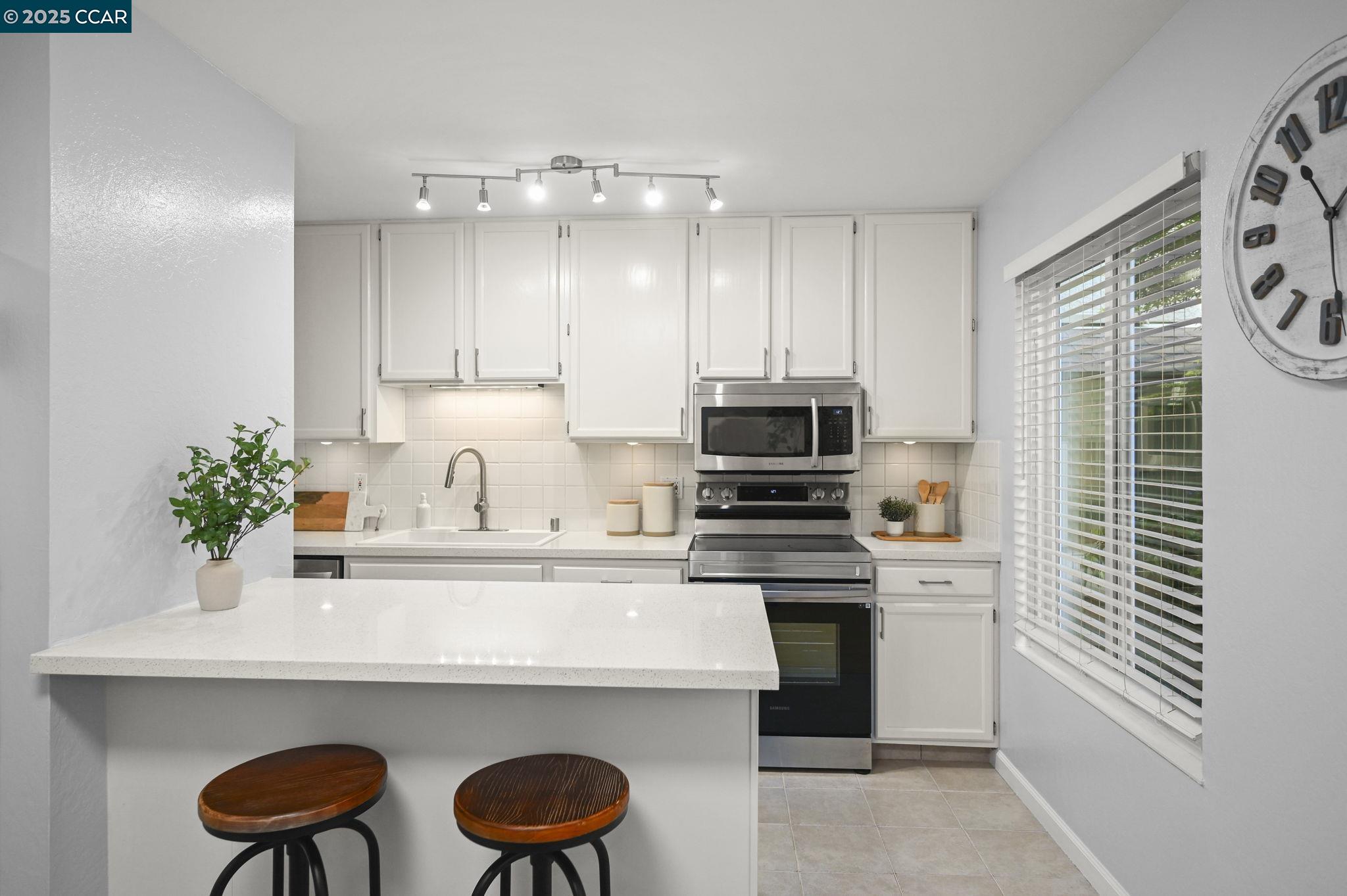 2560 Walnut Blvd # 3