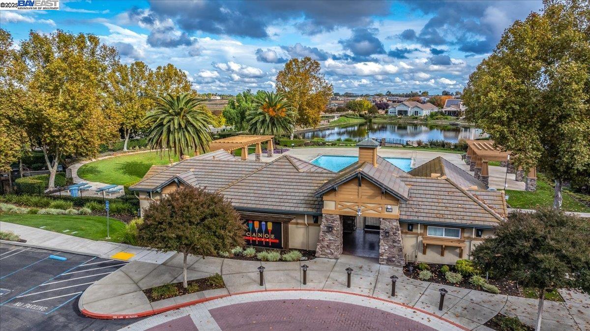 1050 Clear Lake Dr