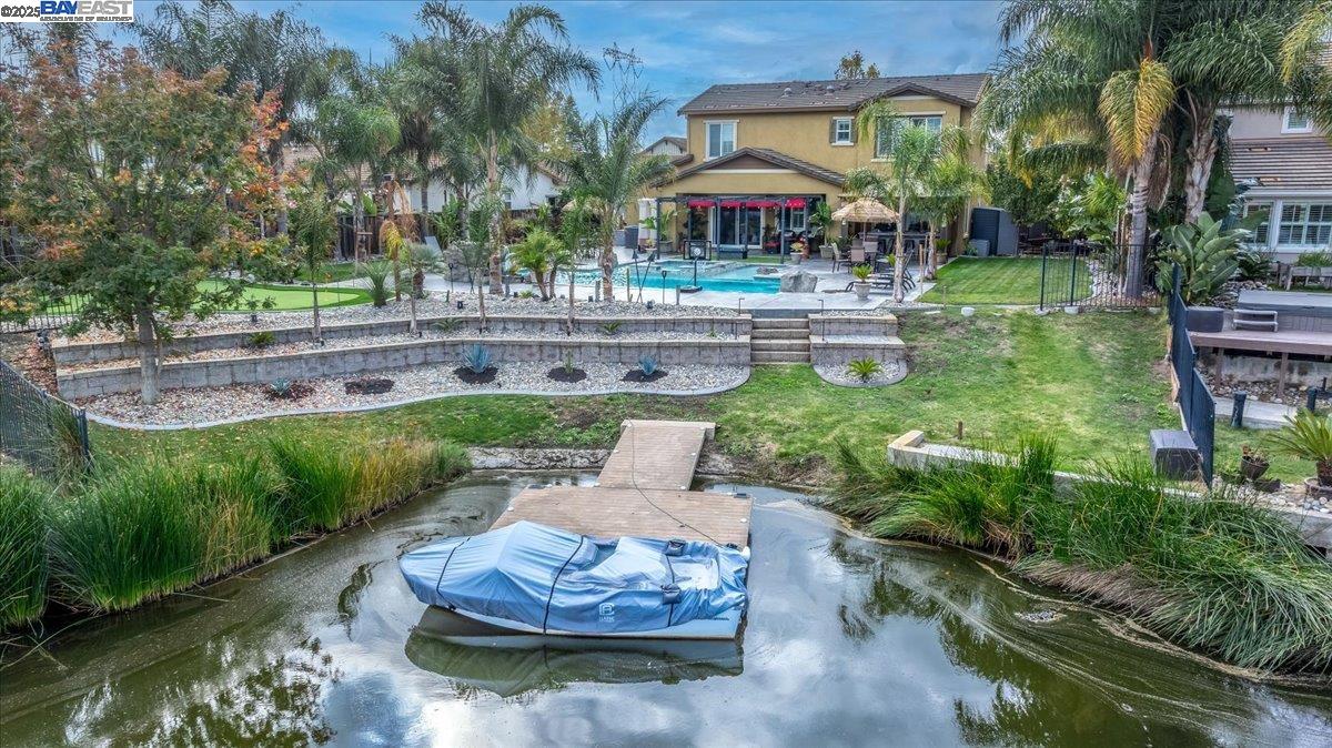 1050 Clear Lake Dr