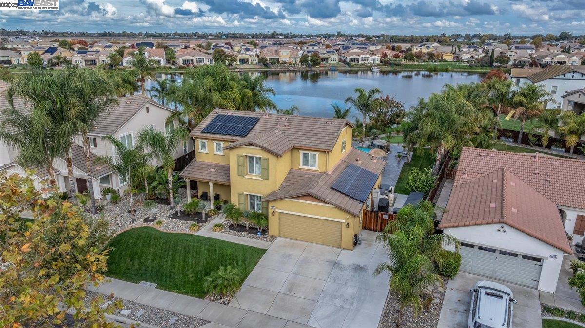 1050 Clear Lake Dr