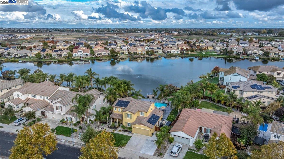 1050 Clear Lake Dr