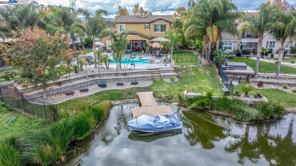 1050 Clear Lake Dr