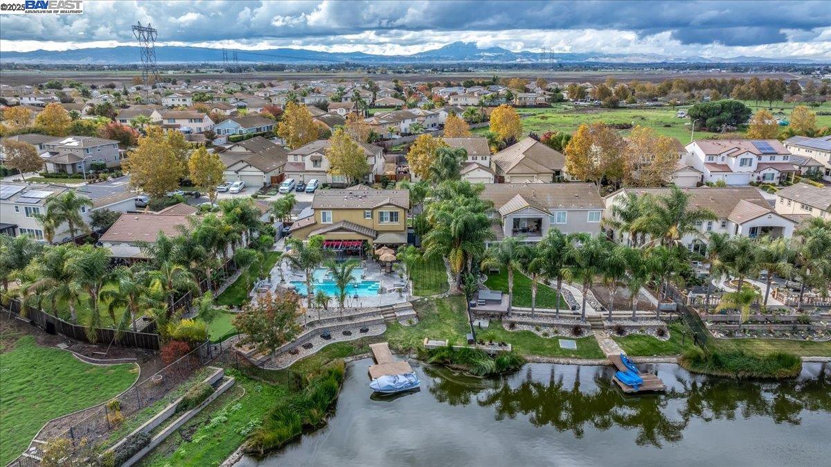 1050 Clear Lake Dr