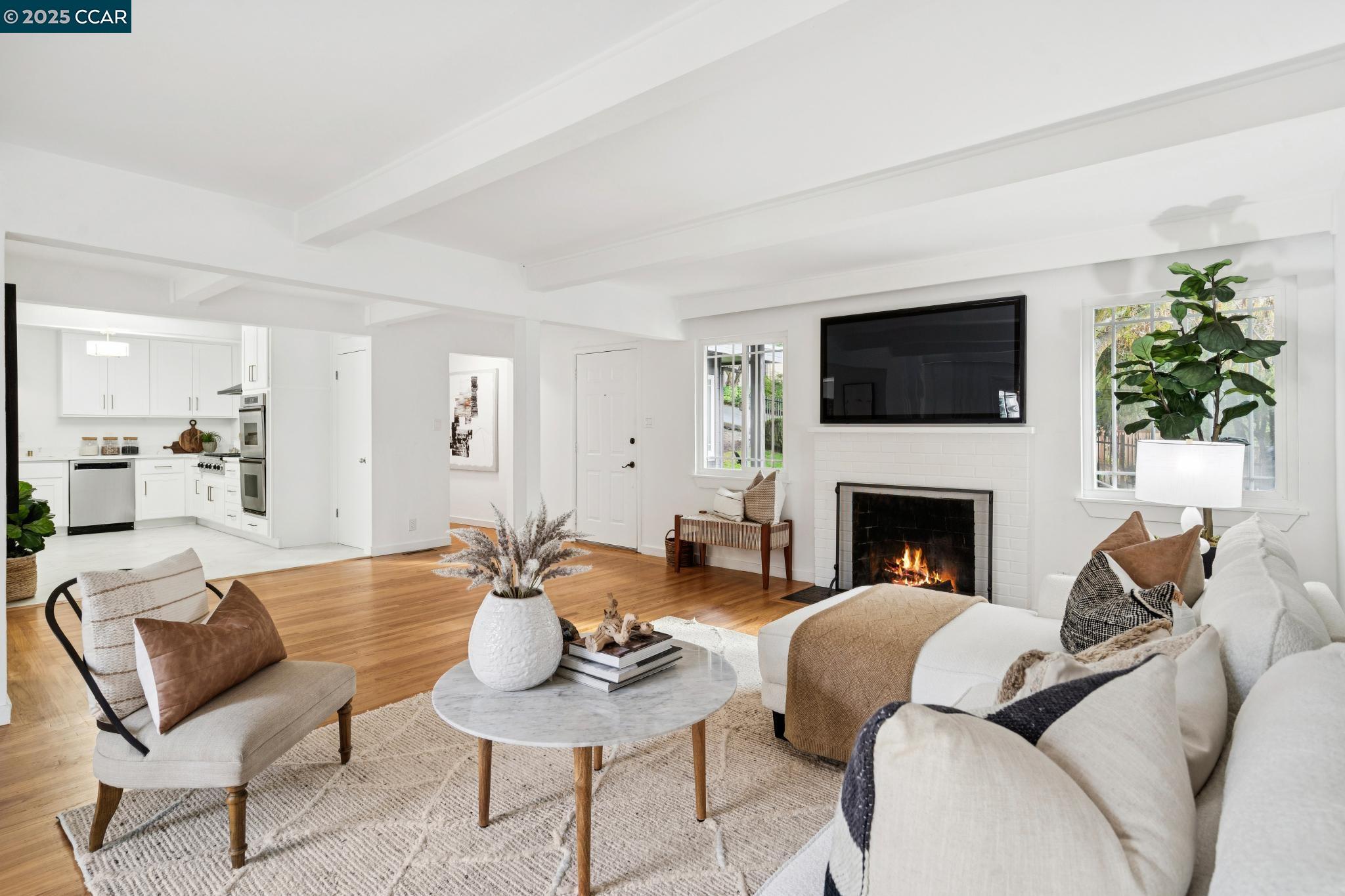 980 Janet Ln